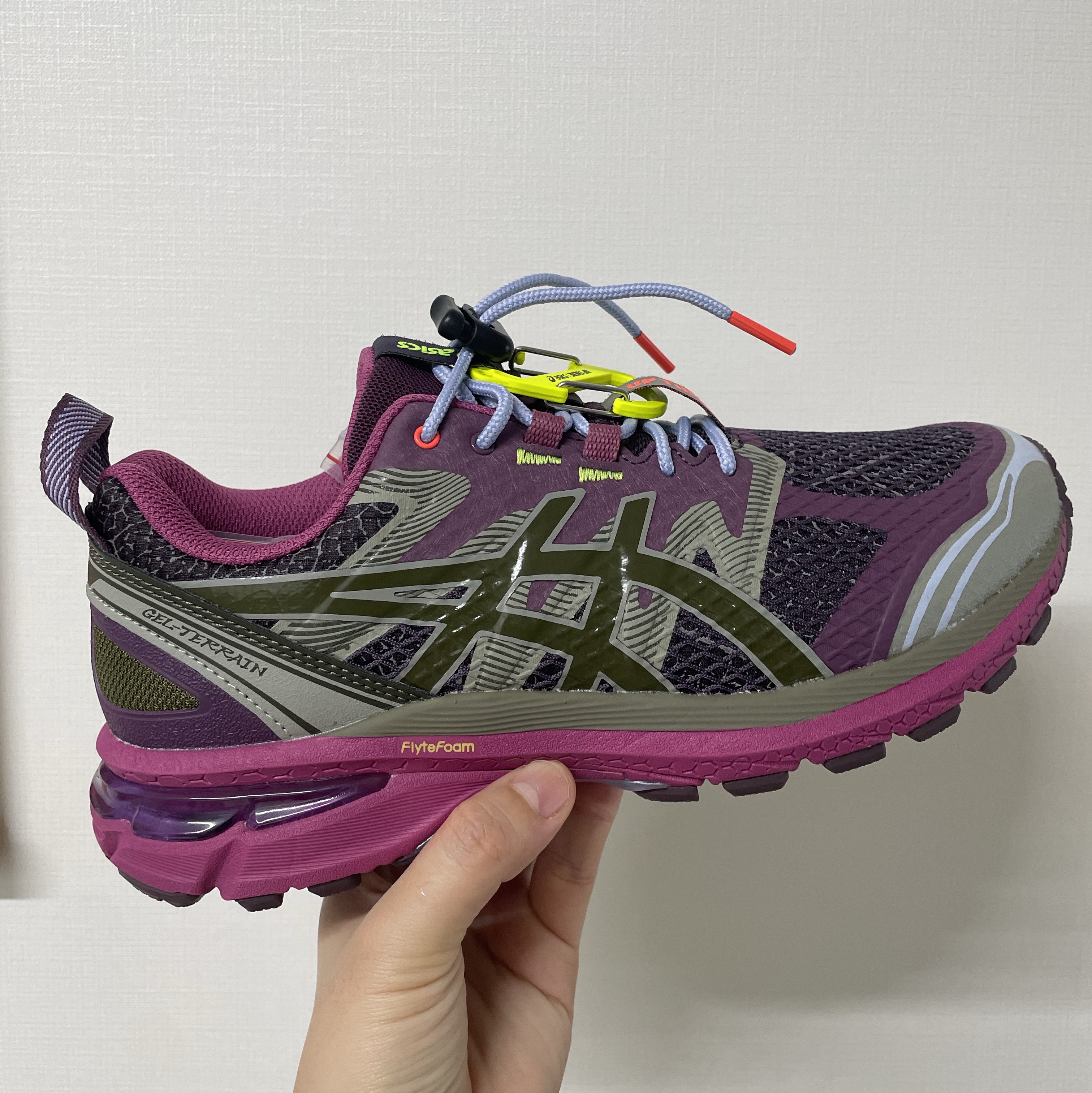 Asics x Up There Gel-Terrain Purple Lavender 착용 스타일