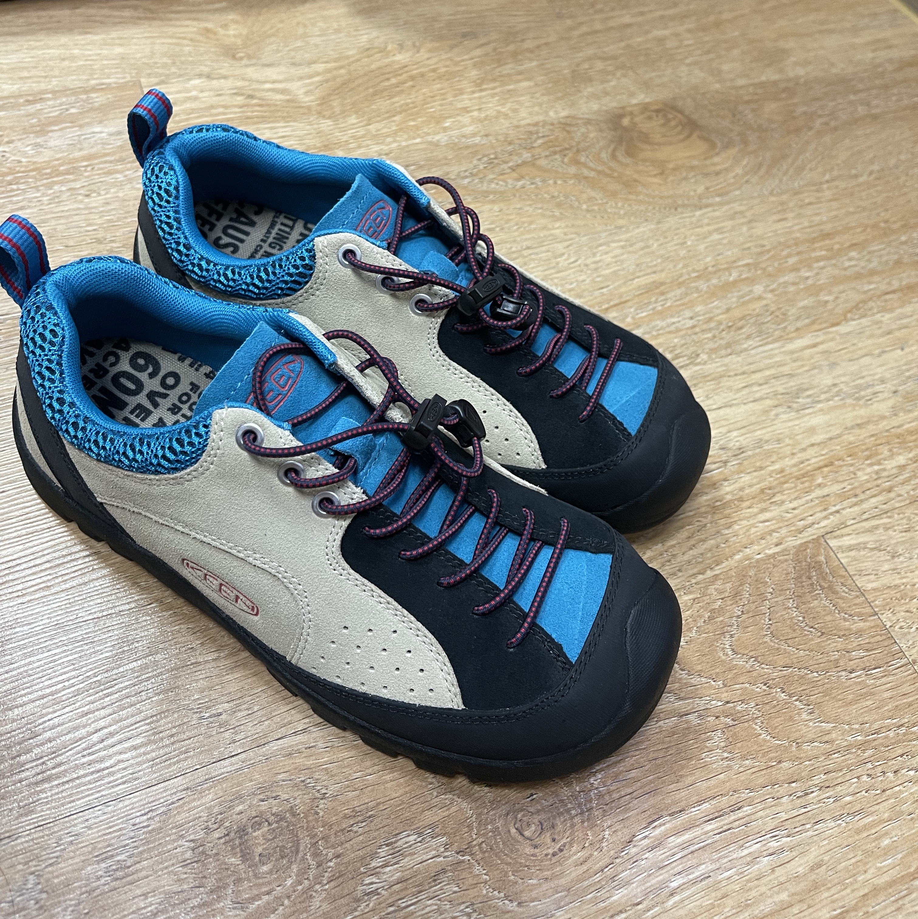 Keen Jasper Rocks SP Sneakers Beige 착용 스타일