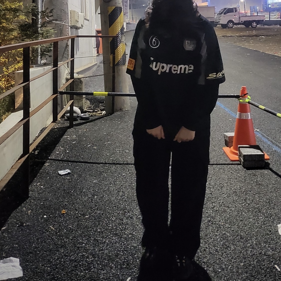 Supreme Hooded Soccer Jersey Black - 23FW 착용 스타일