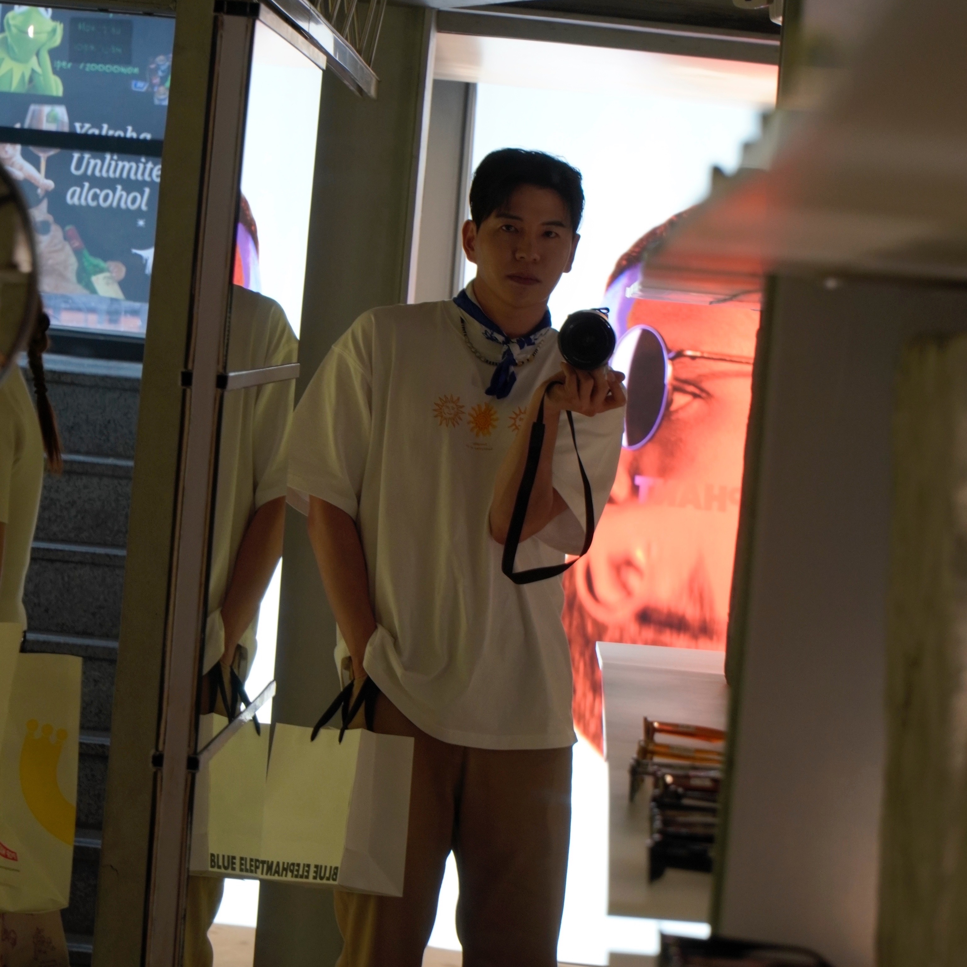 STU Sun Printing Beads T-shirt White, STU 24 Spring Flared Cotton Pants Beige 착용 스타일 - 2