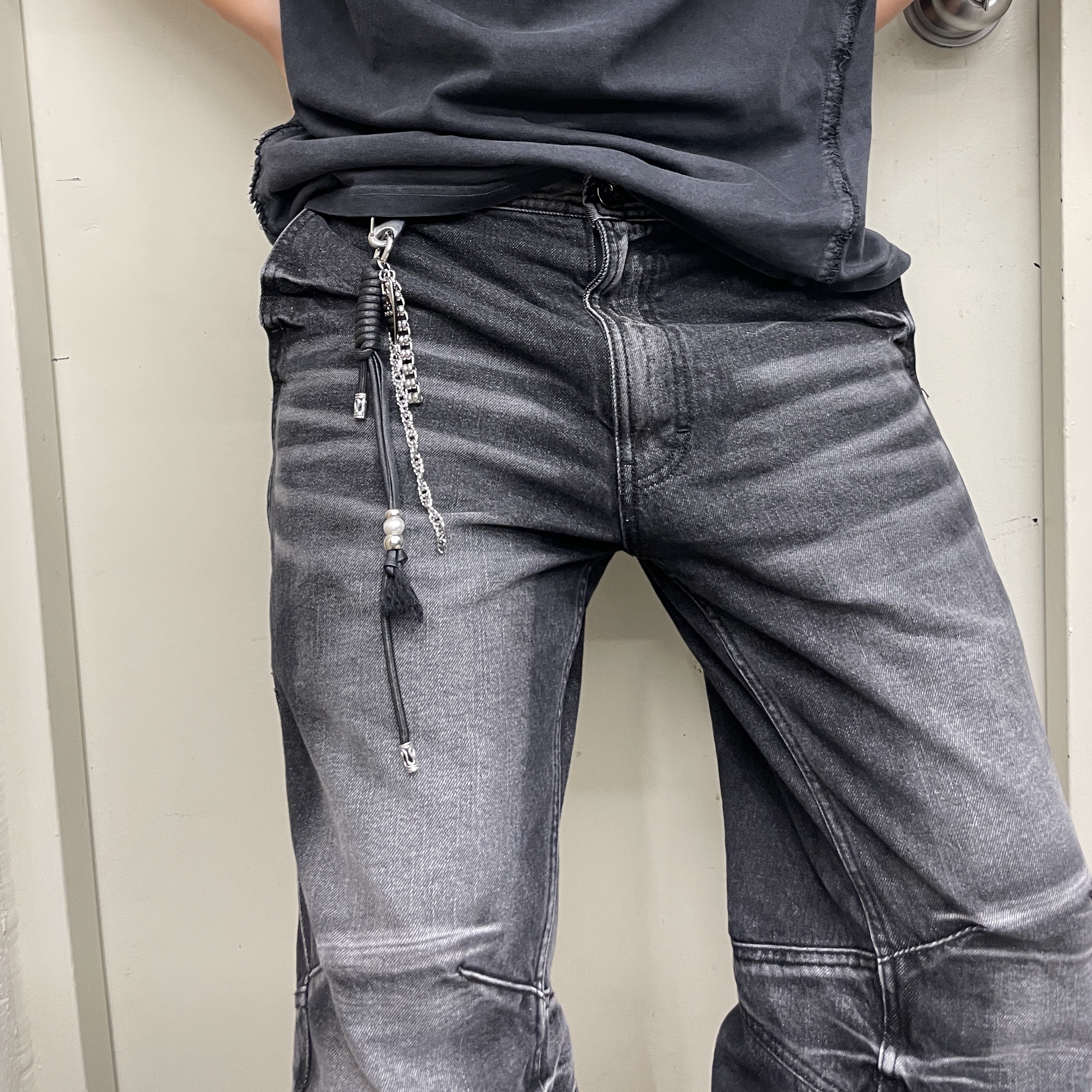 BLR Double Yoke Biker Washing Denim Pants Black (RENEW.), BLR Destroyed Gradation Bleached Short Sleeve T-Shirt Black 착용 스타일