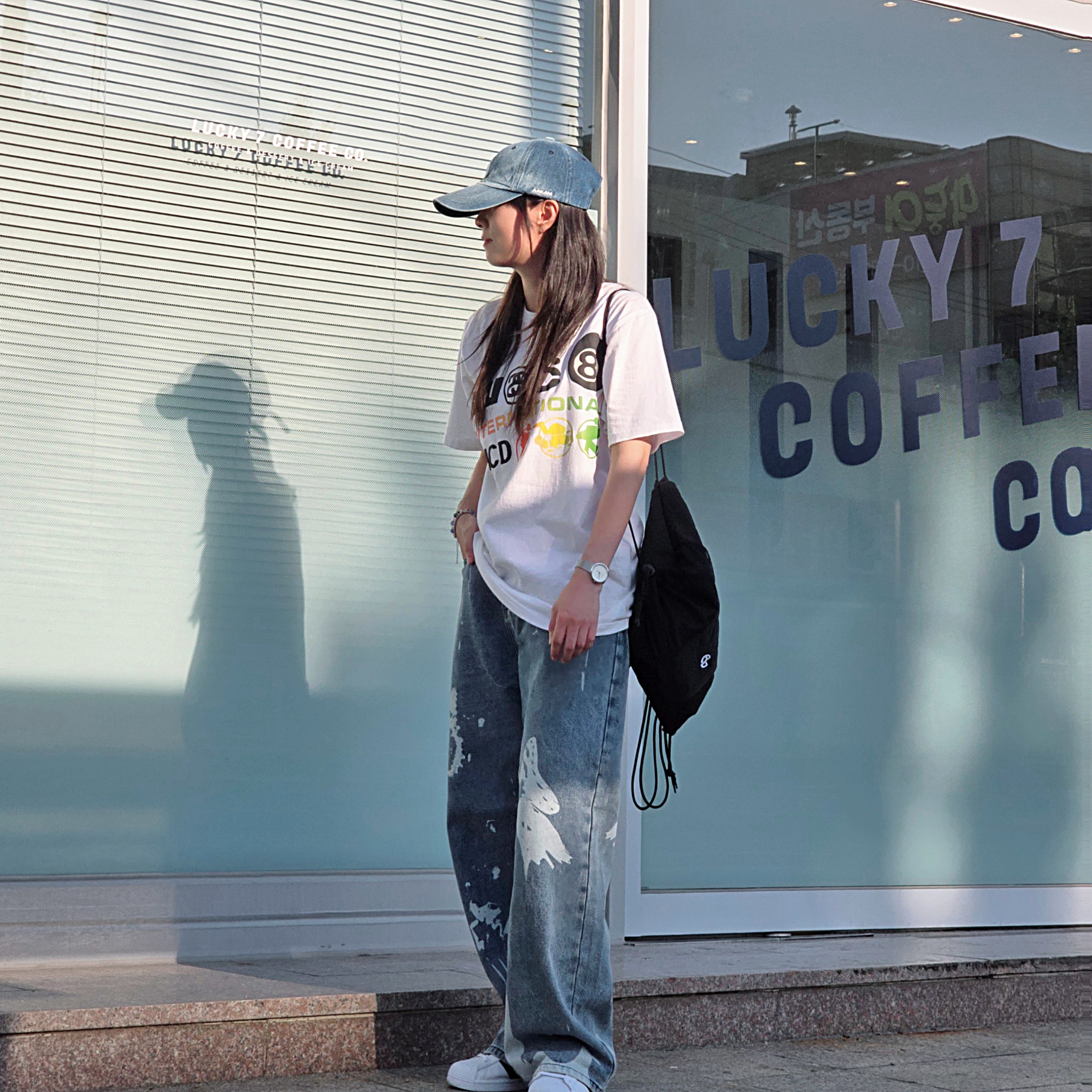Stussy x Cactus Plant Flea Market International T-Shirt White, Adidas Superstar White Black 착용 스타일 - 1