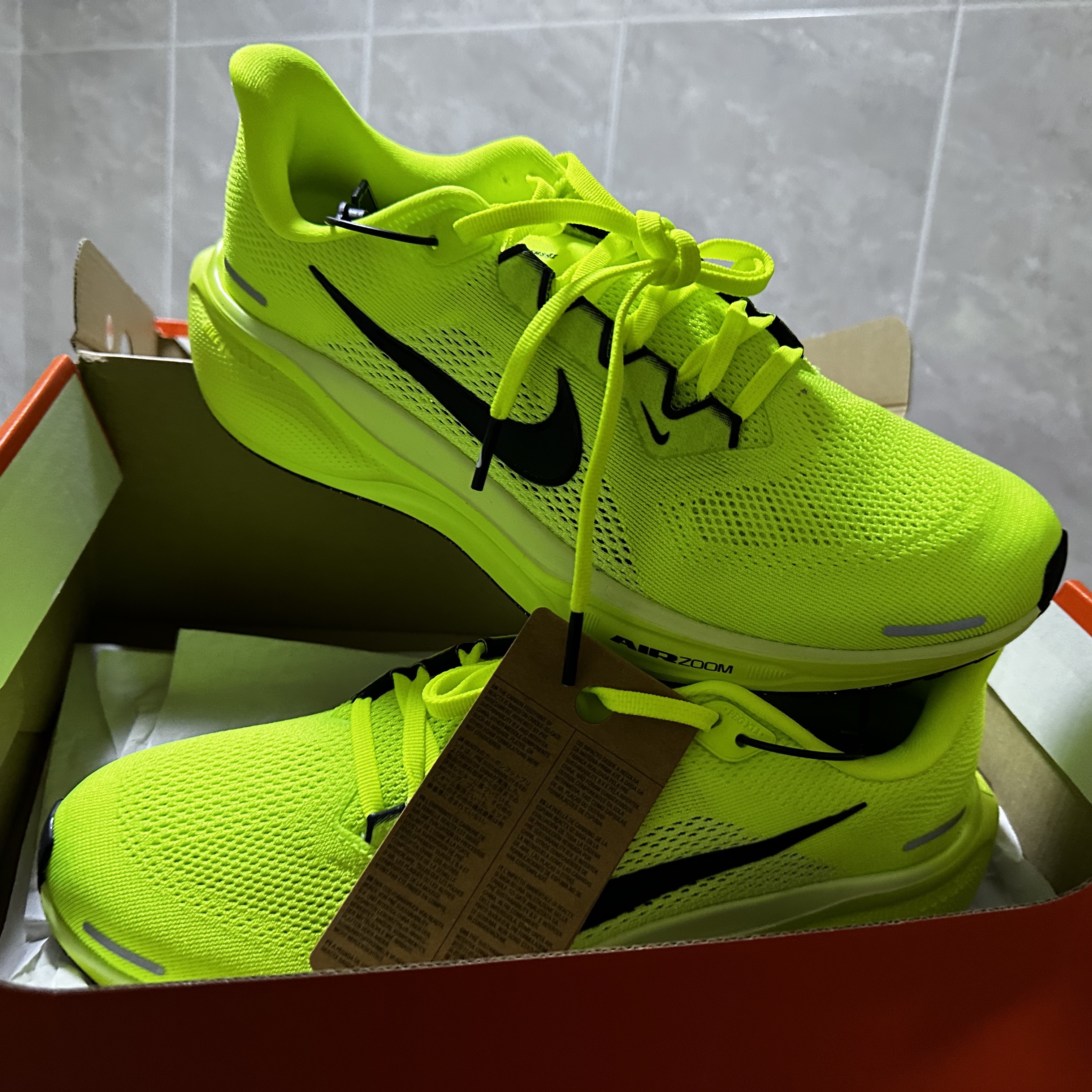 Nike Air Zoom Pegasus 41 Volt Barely Volt 착용 스타일