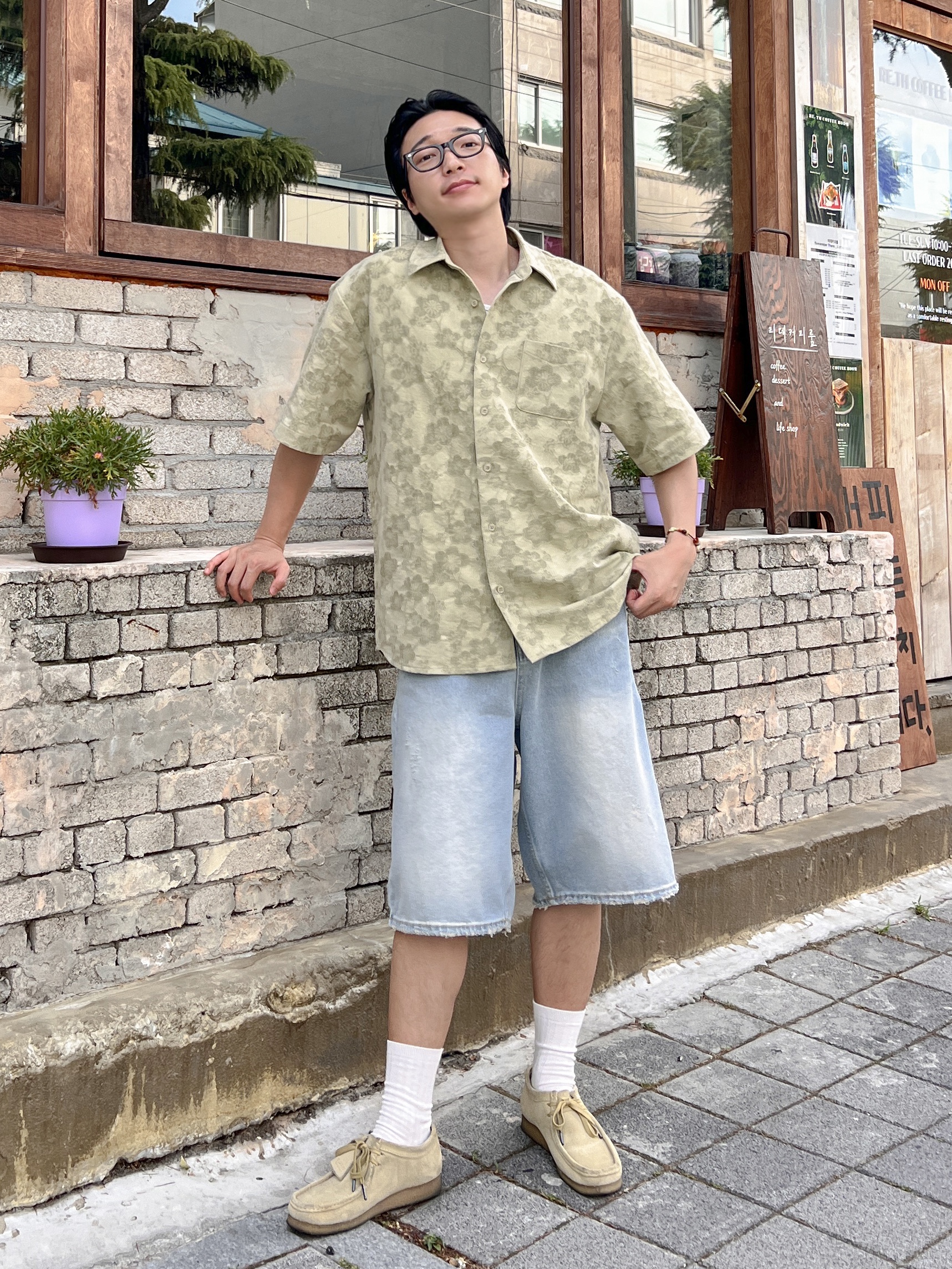Clarks Wallabee Maple Suede 착용 스타일 - 1