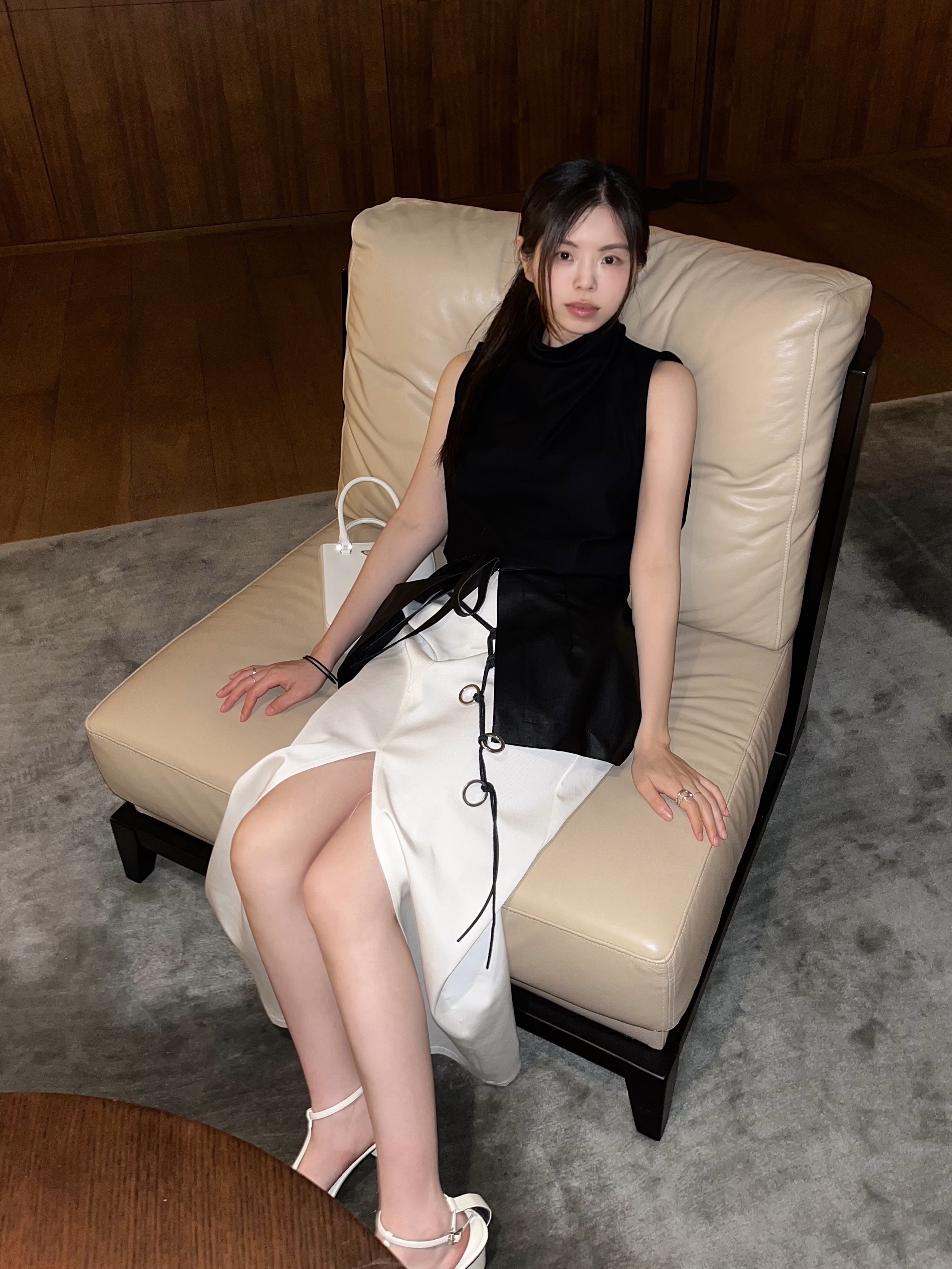Prada Small Brushed Leather Tote White 착용 스타일 - 2