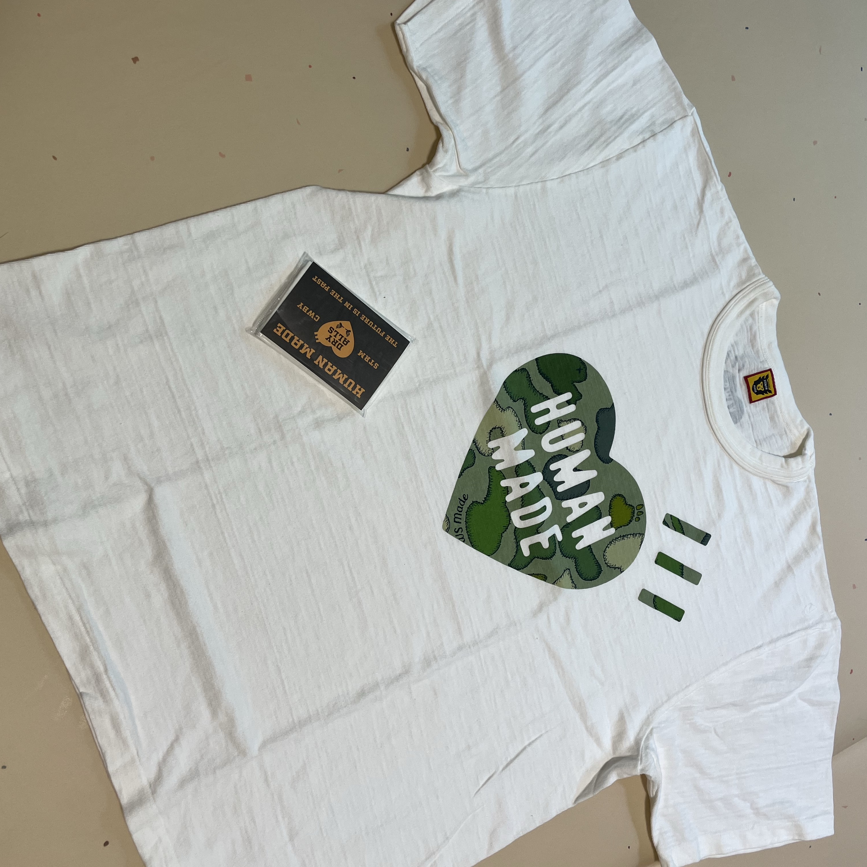 Human Made x Kaws Graphic T-Shirt #1 White 착용 스타일 - 1