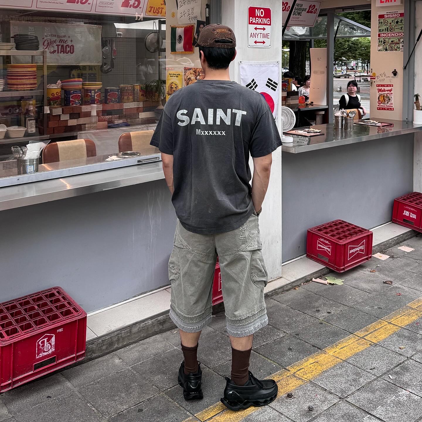 Saint Mxxxxxx x Evangelion Neon S/S T-Shirt Black, Ignota Core:9 Washed Cargo Shorts Sand 착용 스타일 - 1