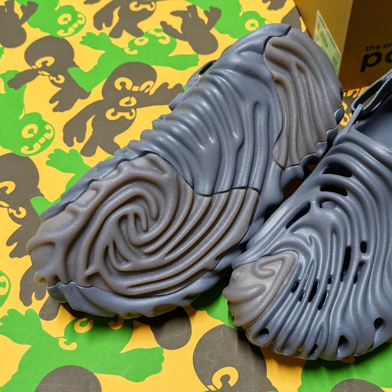 Crocs x Salehe Bembury Pollex Clog Niagara 착용 스타일 - 2