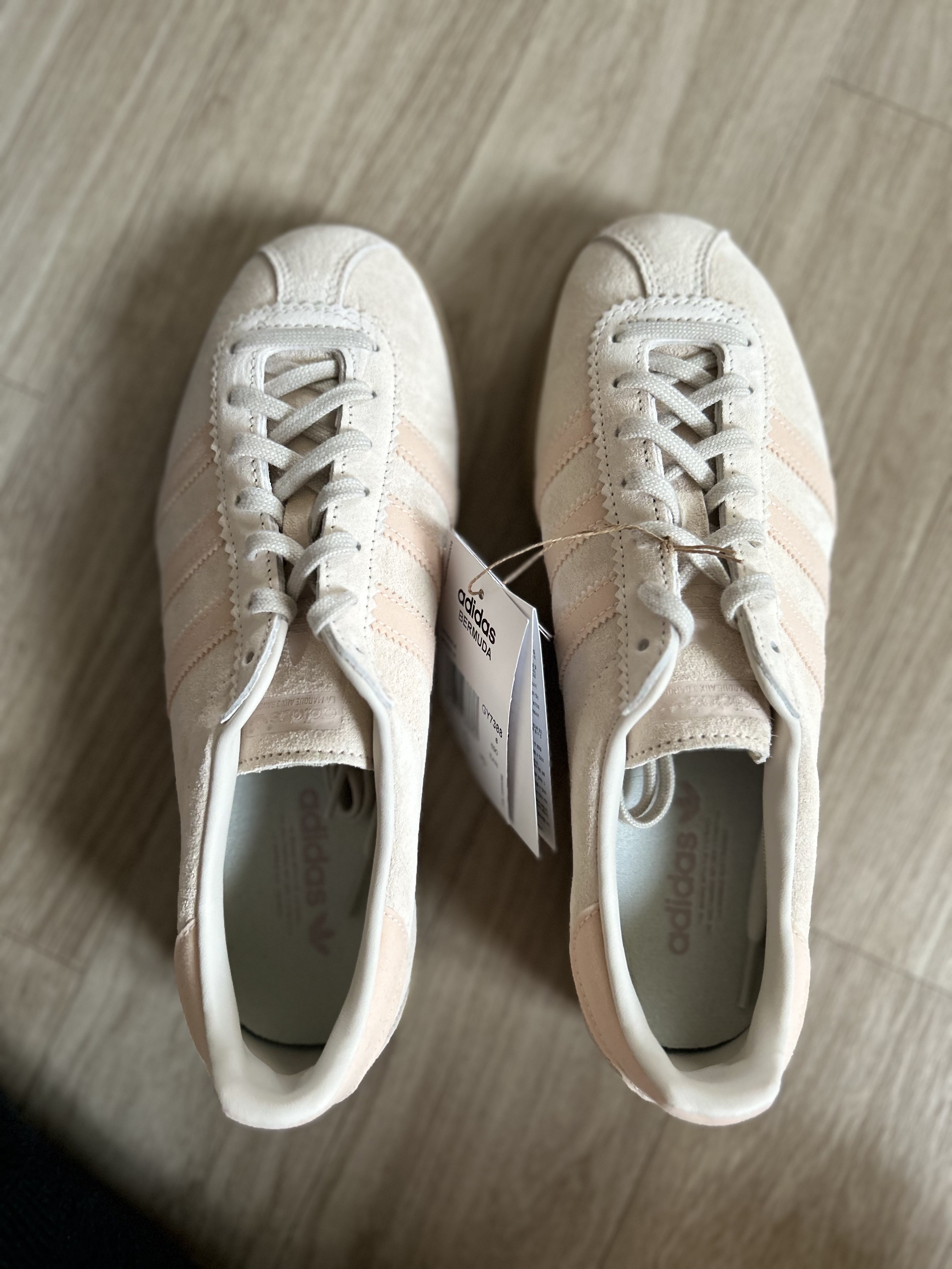 Adidas Bermuda Wonder White 착용 스타일
