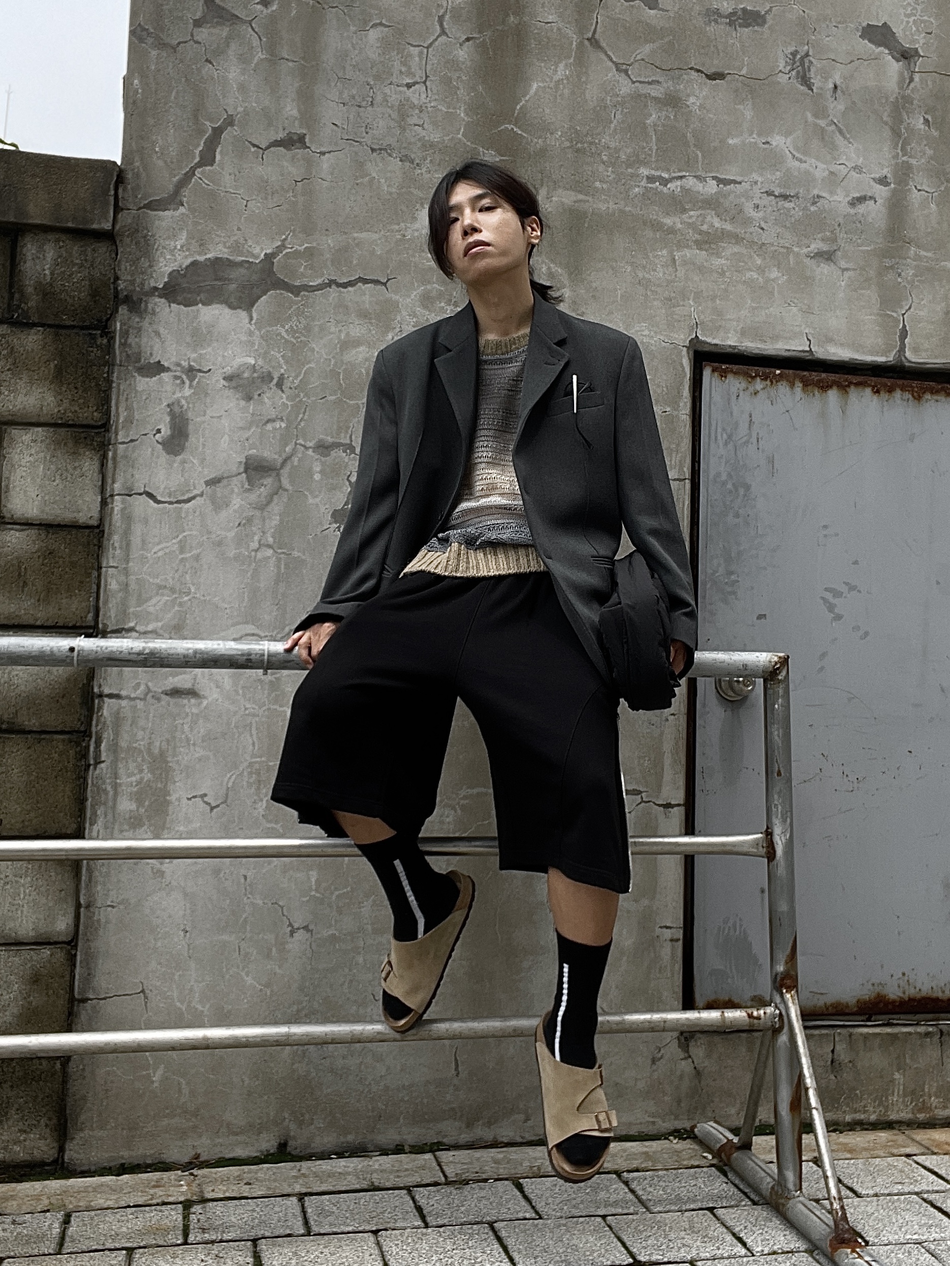 Birkenstock Zurich Suede Leather Taupe - Regular, Bottega Veneta Padded Tech Cassette Black 착용 스타일 - 1