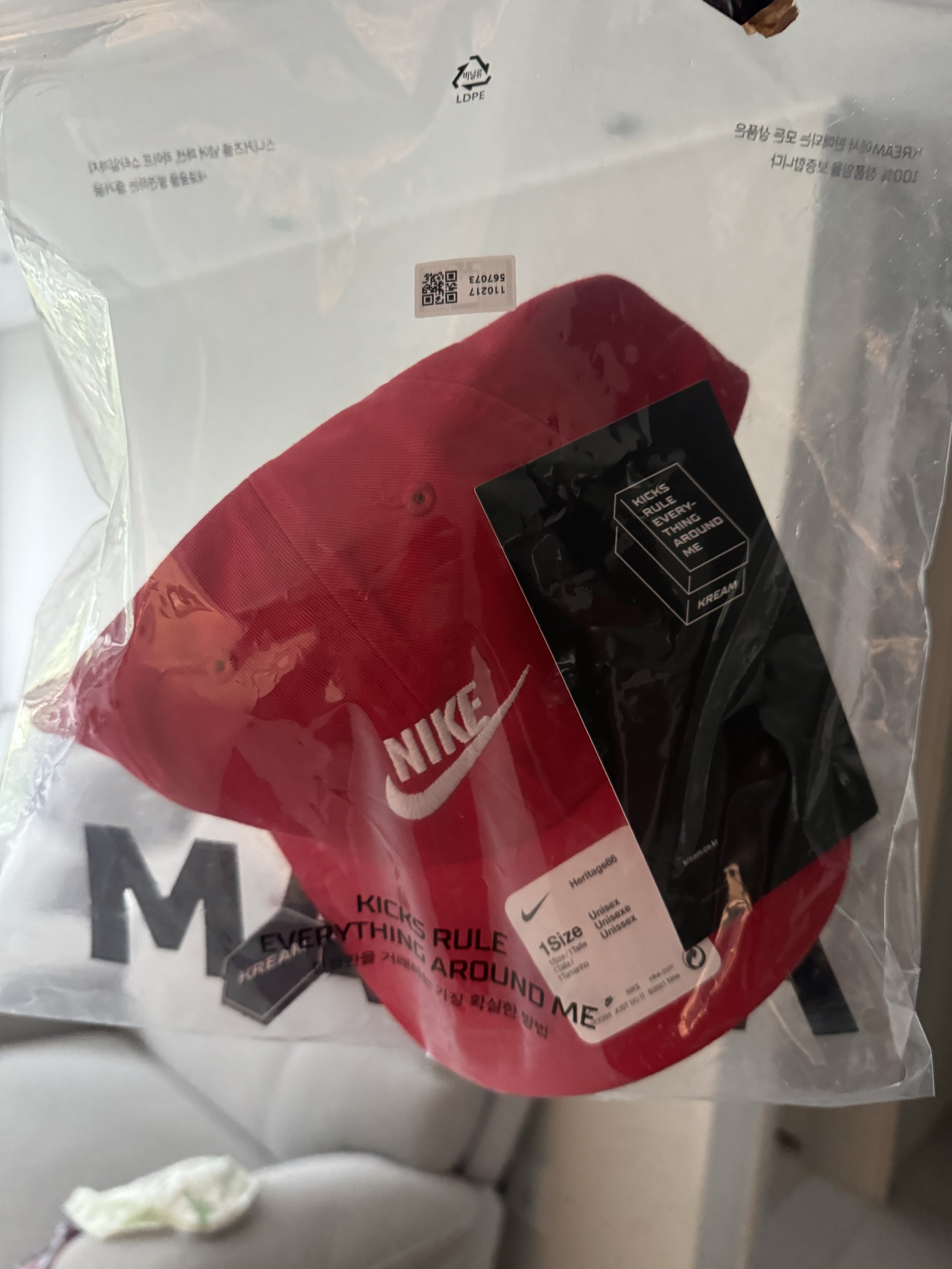 Nike Heritage 86 Futura Washed Cap University Red 착용 스타일