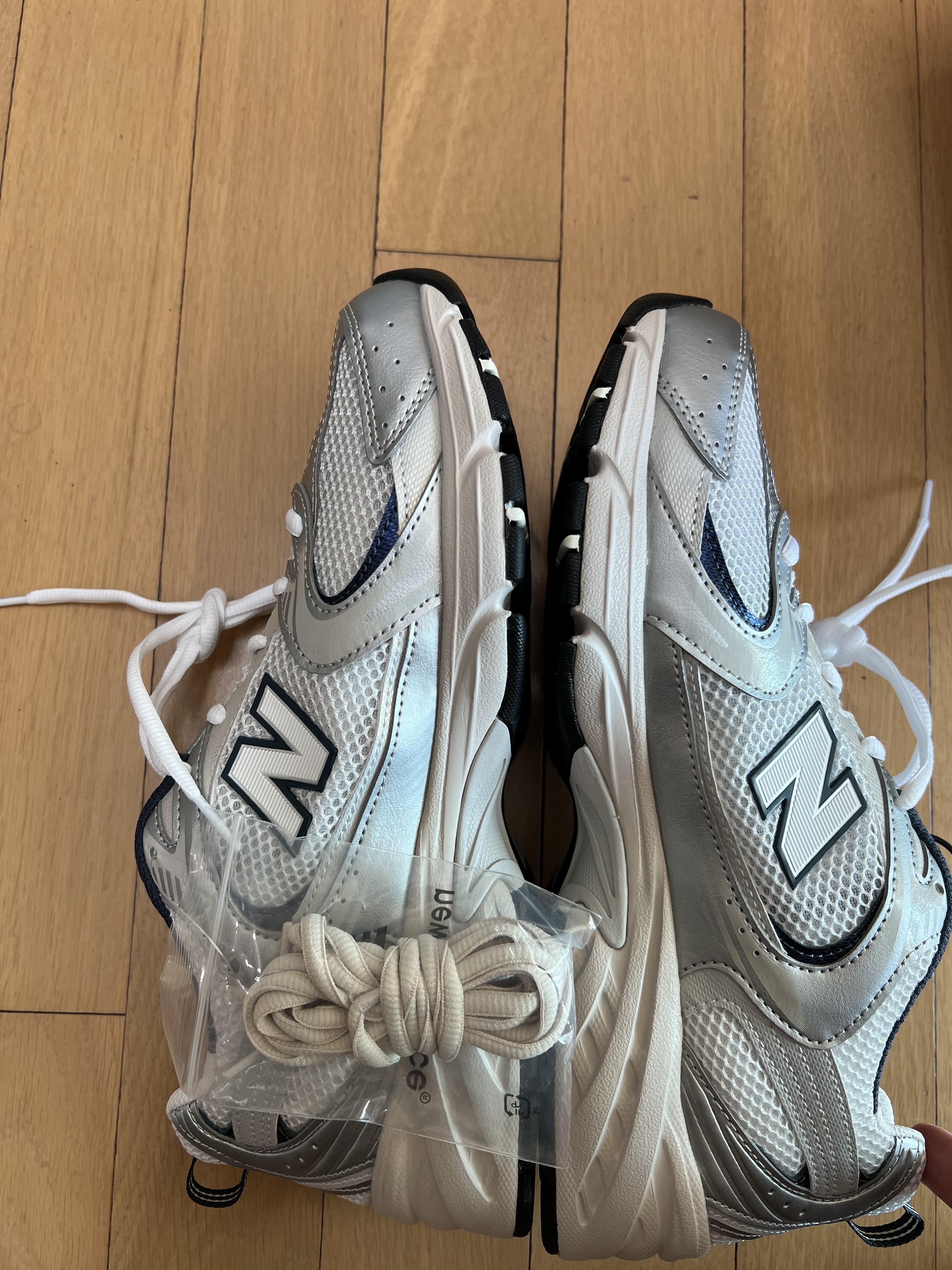 New Balance 530 Steel Grey 착용 스타일 - 4