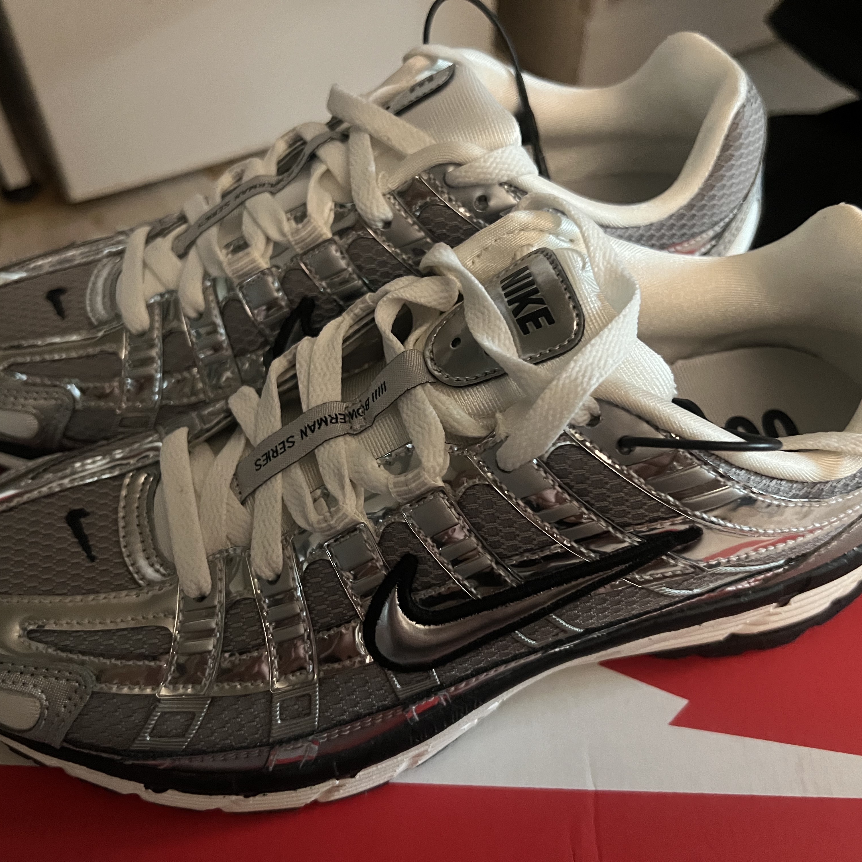 Nike P-6000 Metallic Silver 착용 스타일 - 7