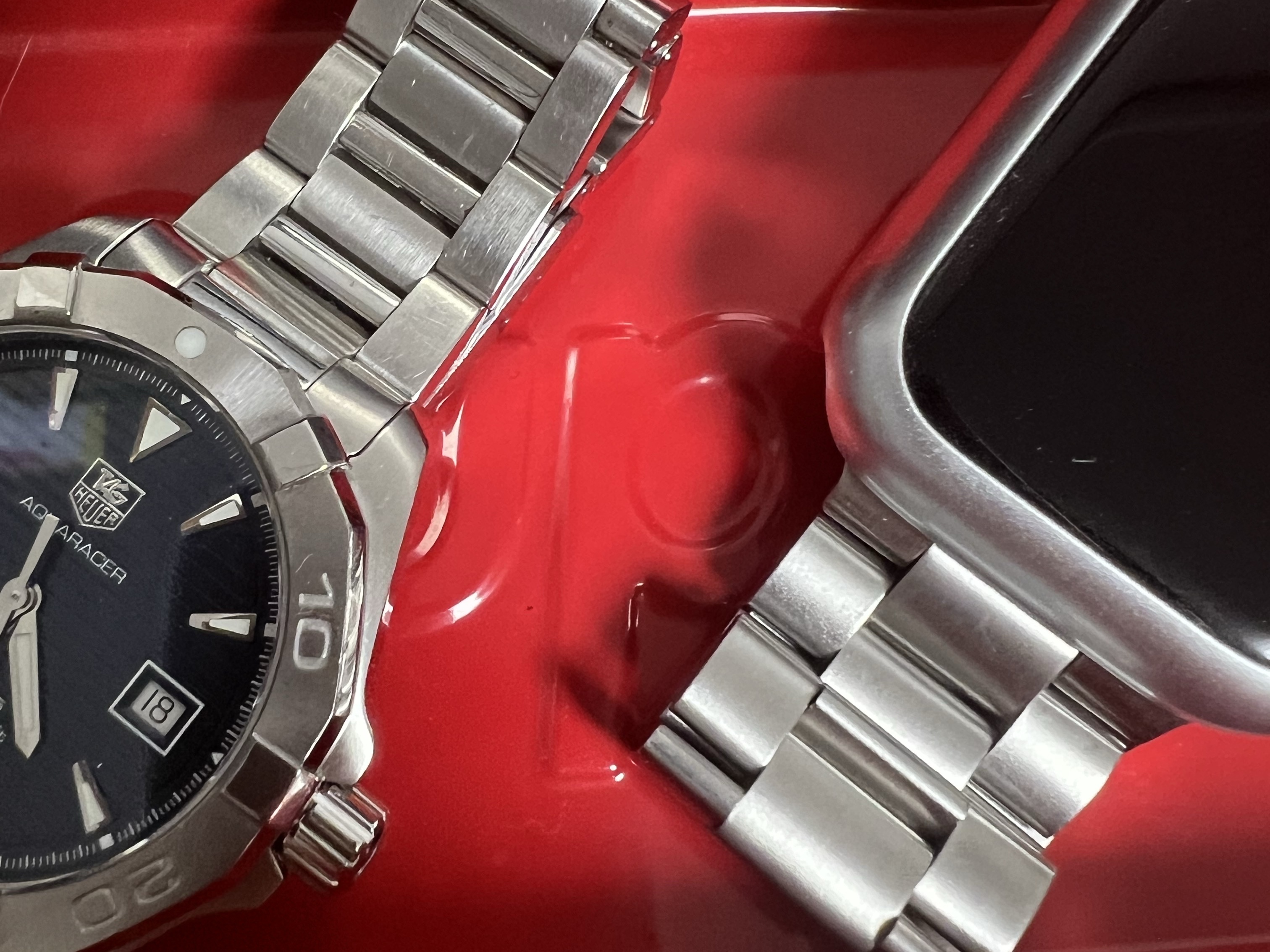 TAG Heuer Aquaracer Professional 200 Automatic Steel Blue, Apple Watch SE 2023 44mm GPS Midnight Aluminium Case with Sport Band S/M Midnight (Korean Ver.) 착용 스타일