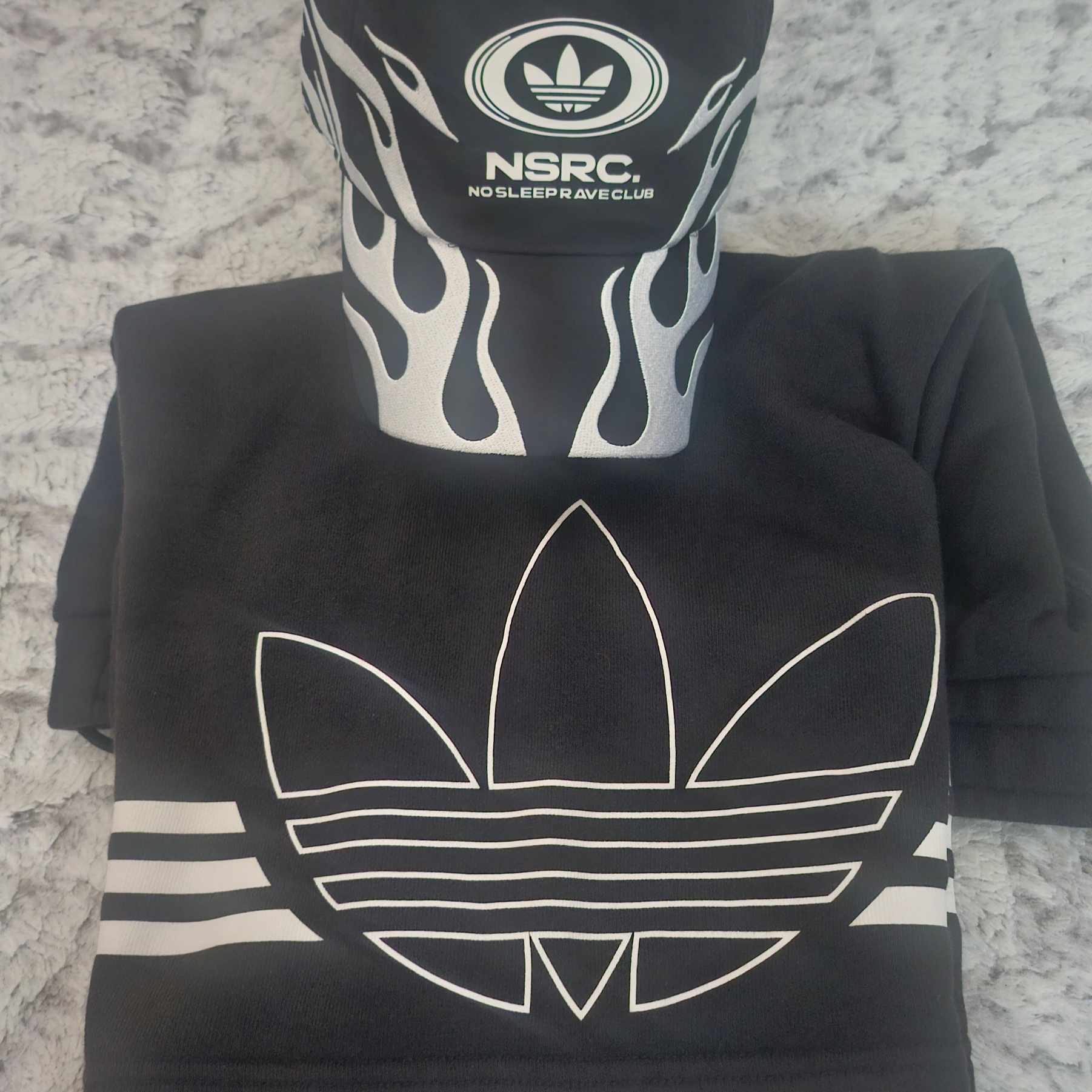 Adidas x NSRC Cap Black 착용 스타일
