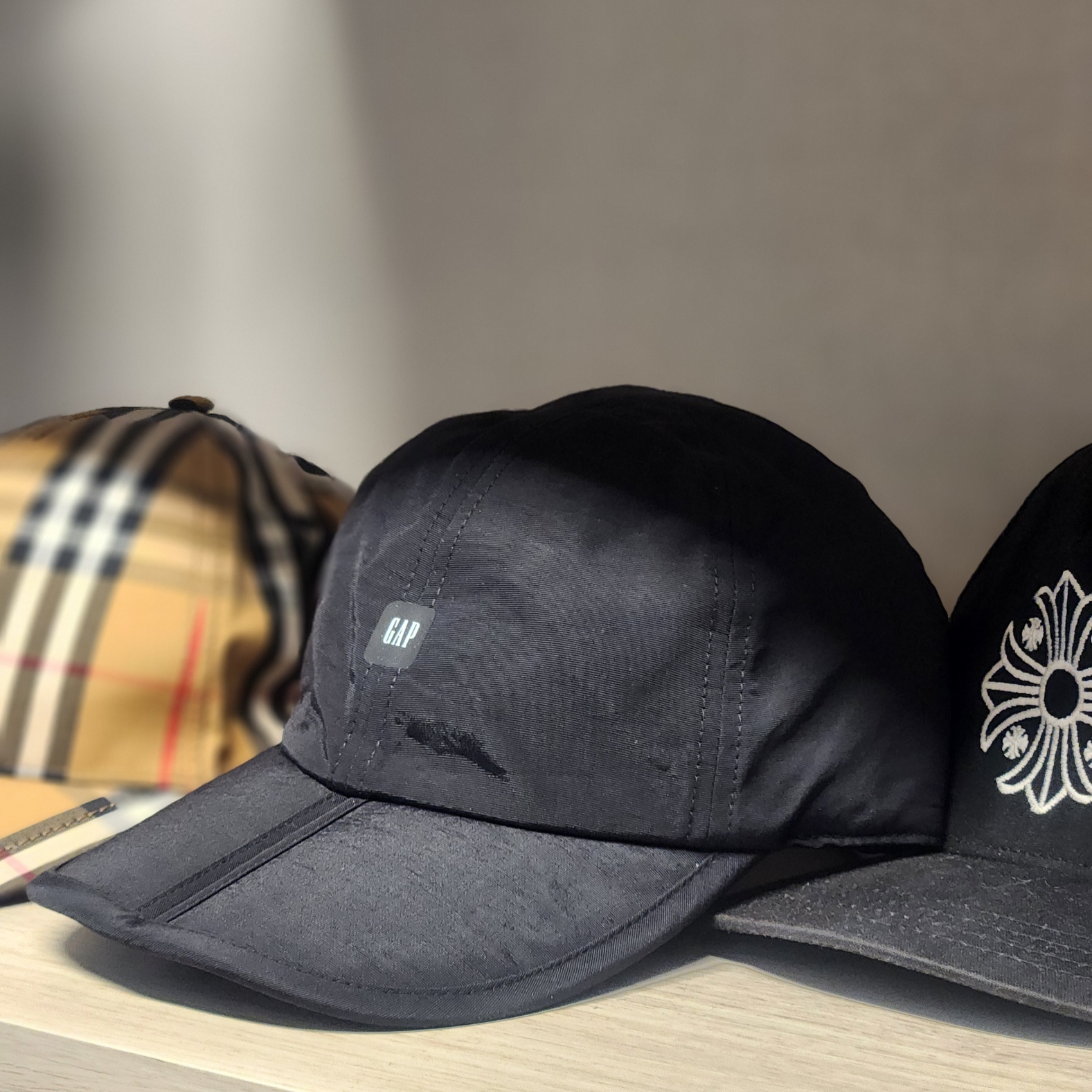 Yeezy Gap Engineered By Balenciaga Logo Cap Black 착용 스타일 - 1