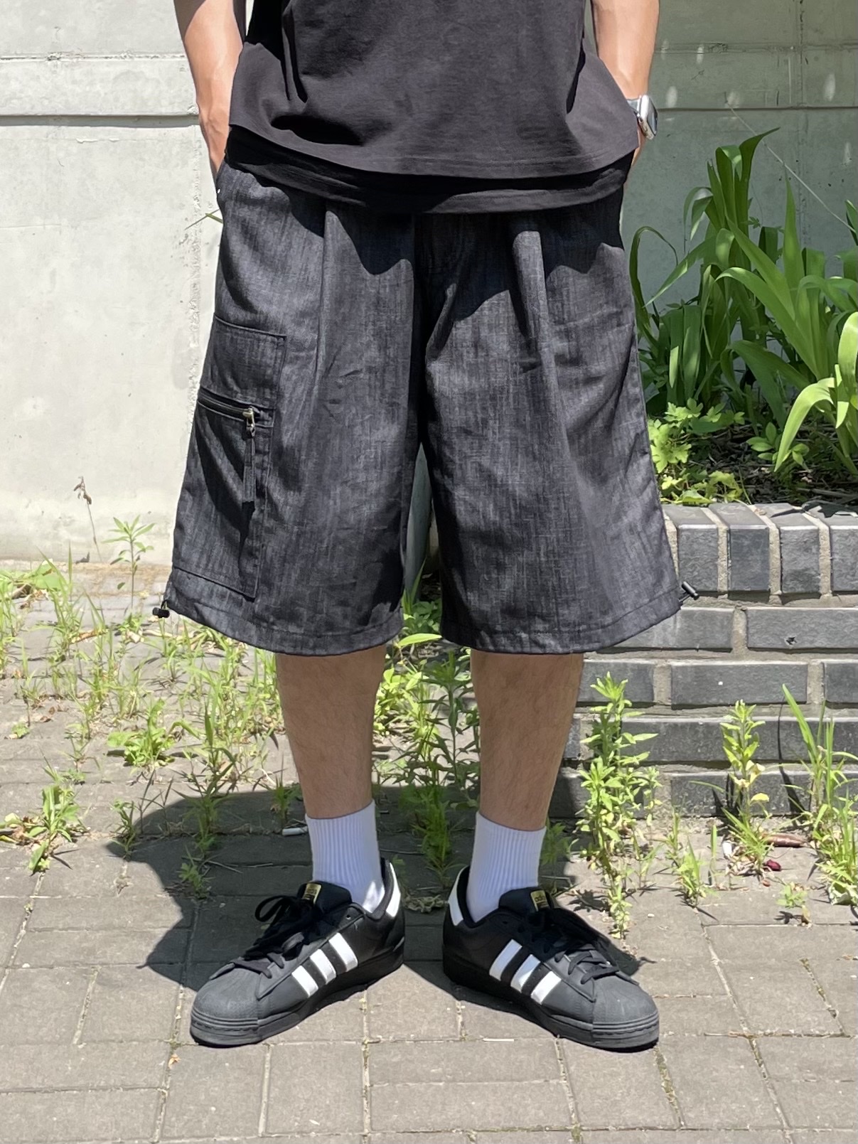 Adidas Superstar Core Black White 착용 스타일 - 4