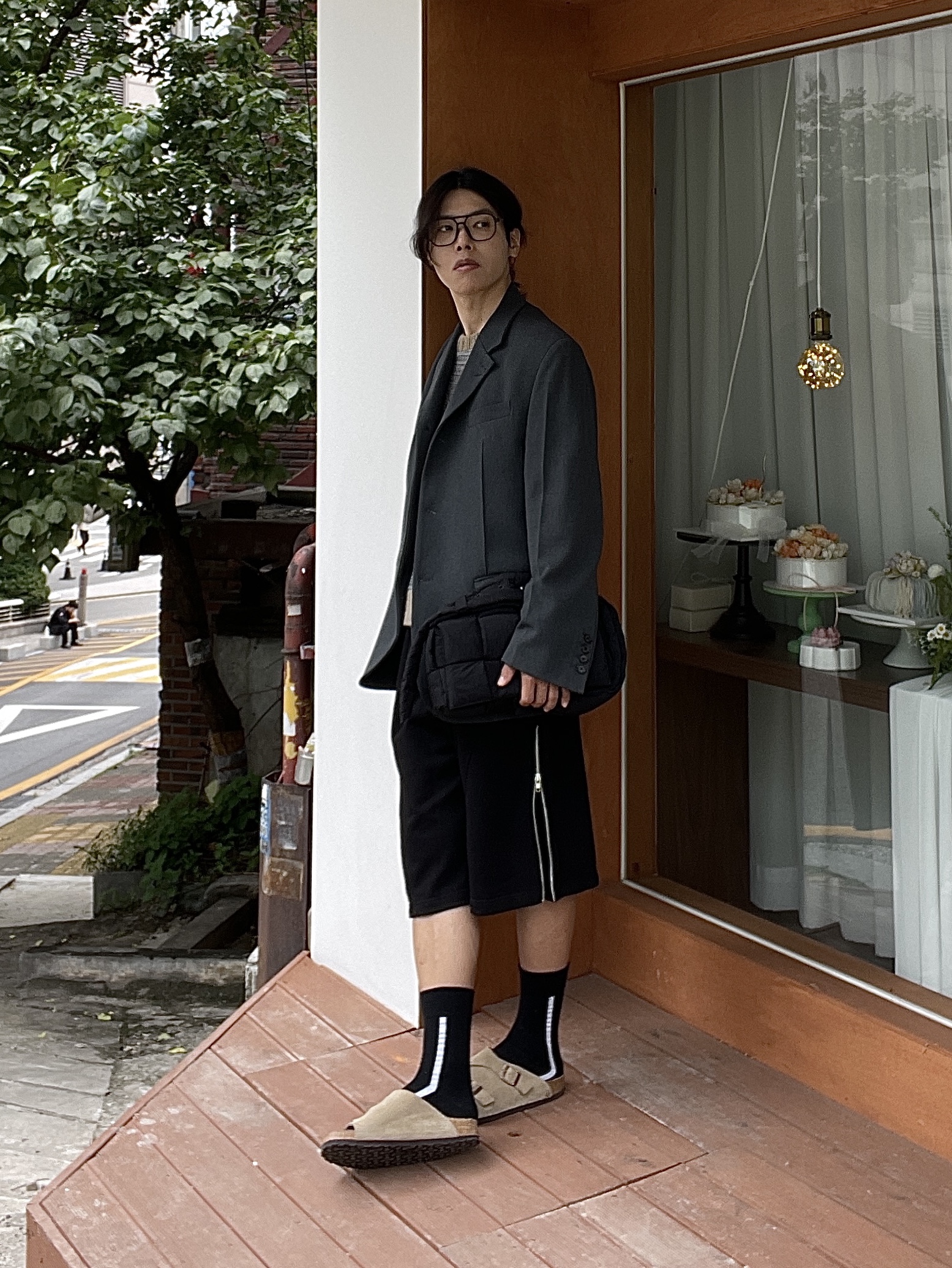 Birkenstock Zurich Suede Leather Taupe - Regular, Bottega Veneta Padded Tech Cassette Black 착용 스타일 - 2