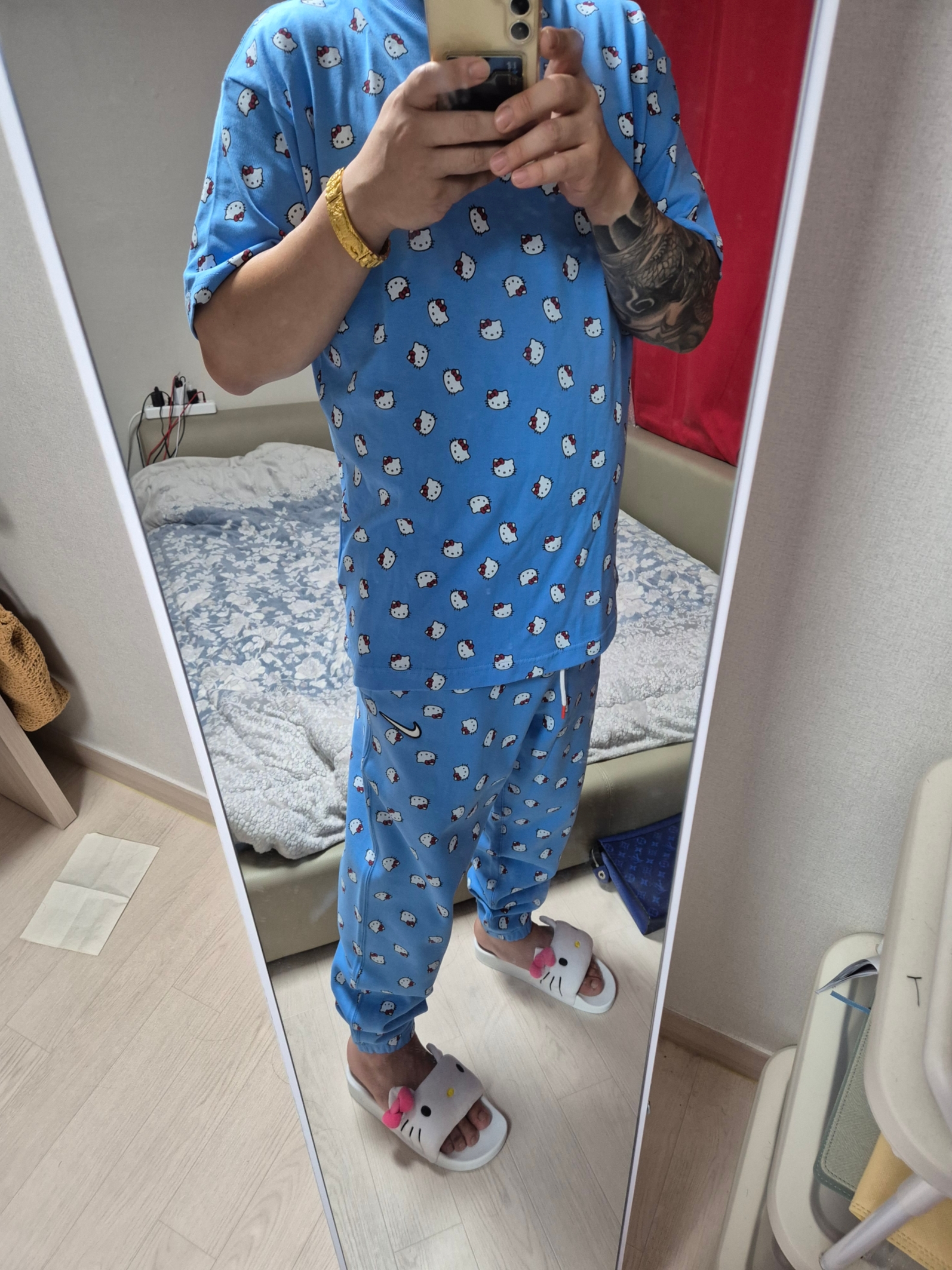Nike x Hello Kitty NRG Fleece Pants Blue - Asia, Nike x Hello Kitty NRG T-Shirt University Blue - Asia 착용 스타일 - 1