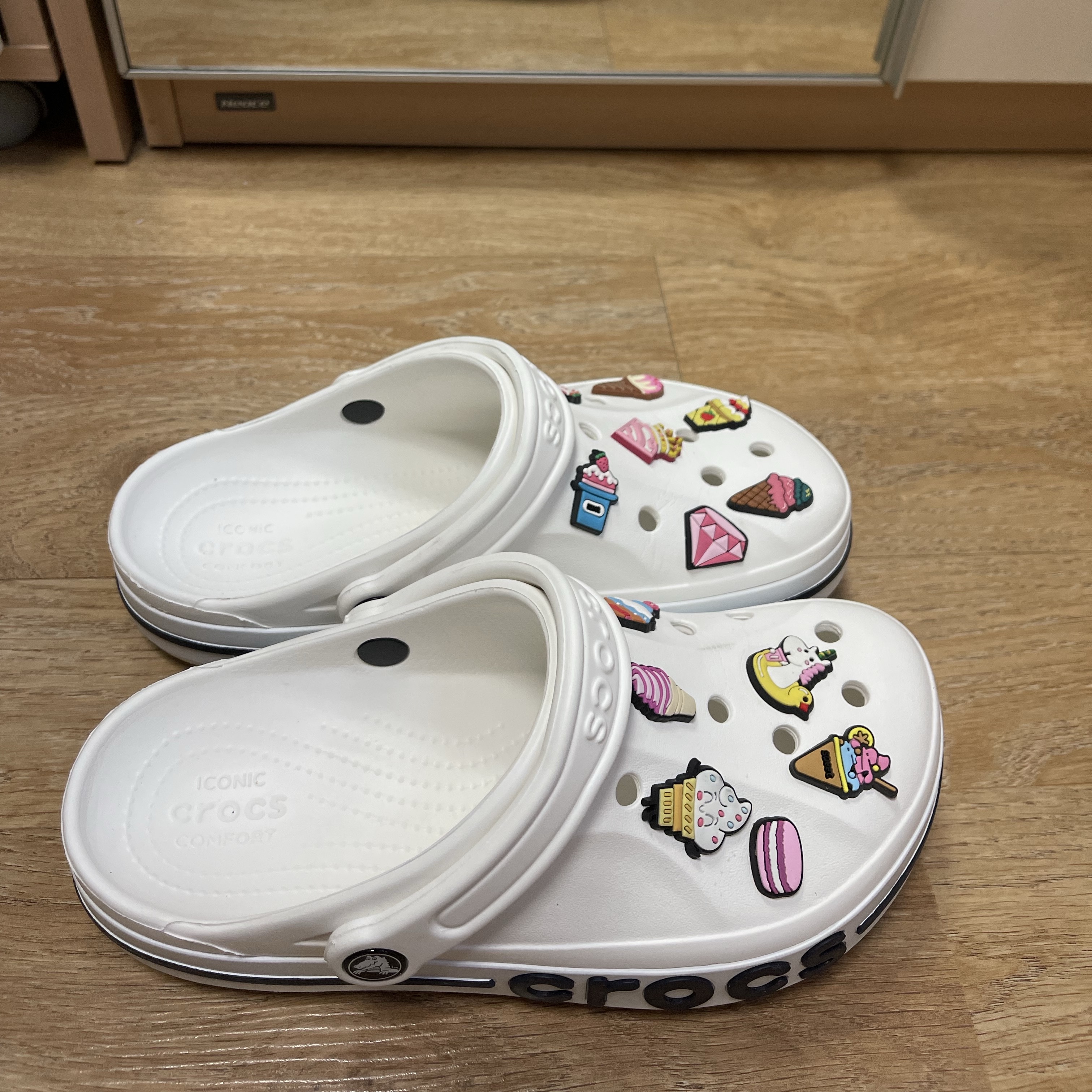Crocs Bayaband Clog White Navy 착용 스타일