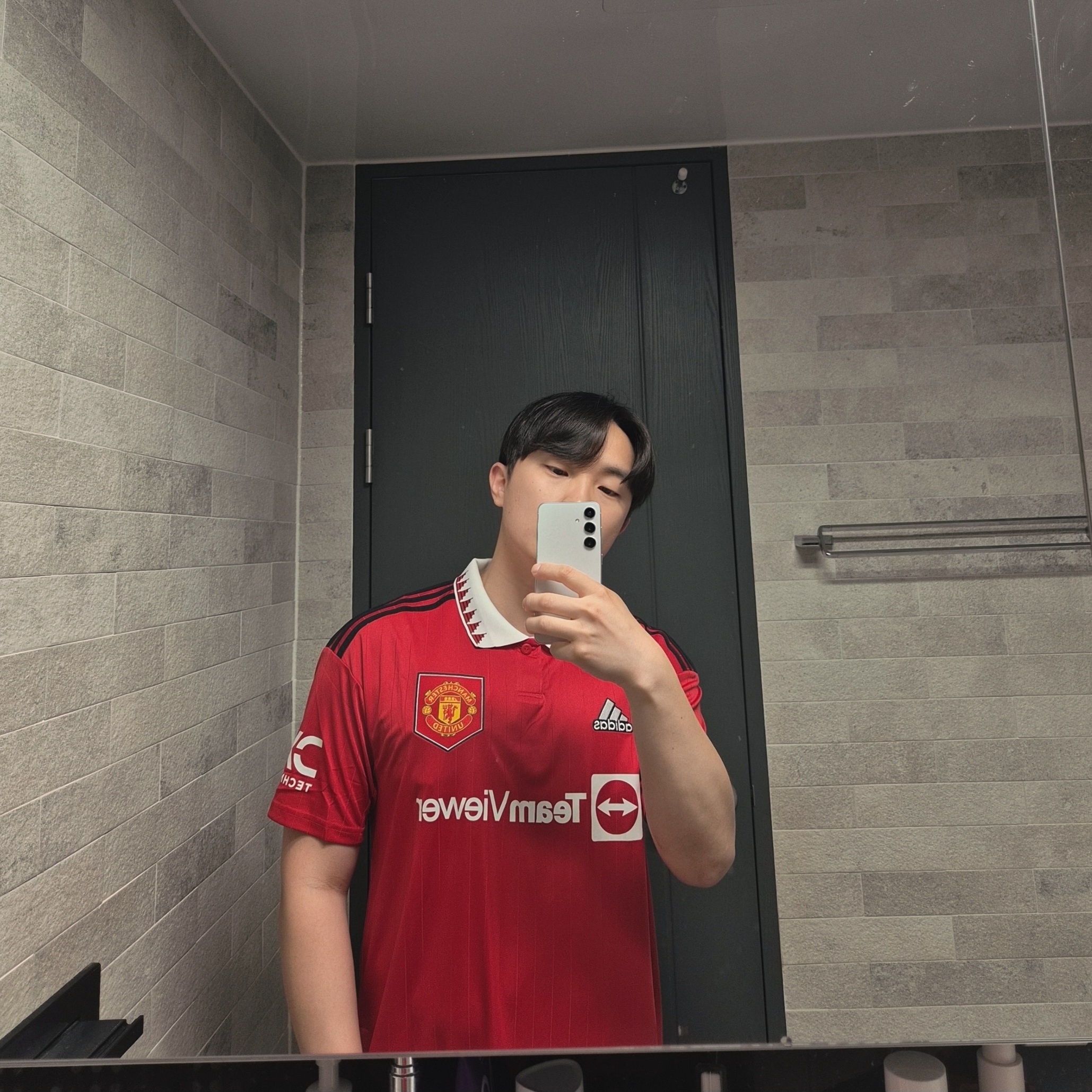 Adidas Manchester United 2022/23 Home Jersey Real Red - US Sizing (Non Marking Ver.) 착용 스타일 - 1