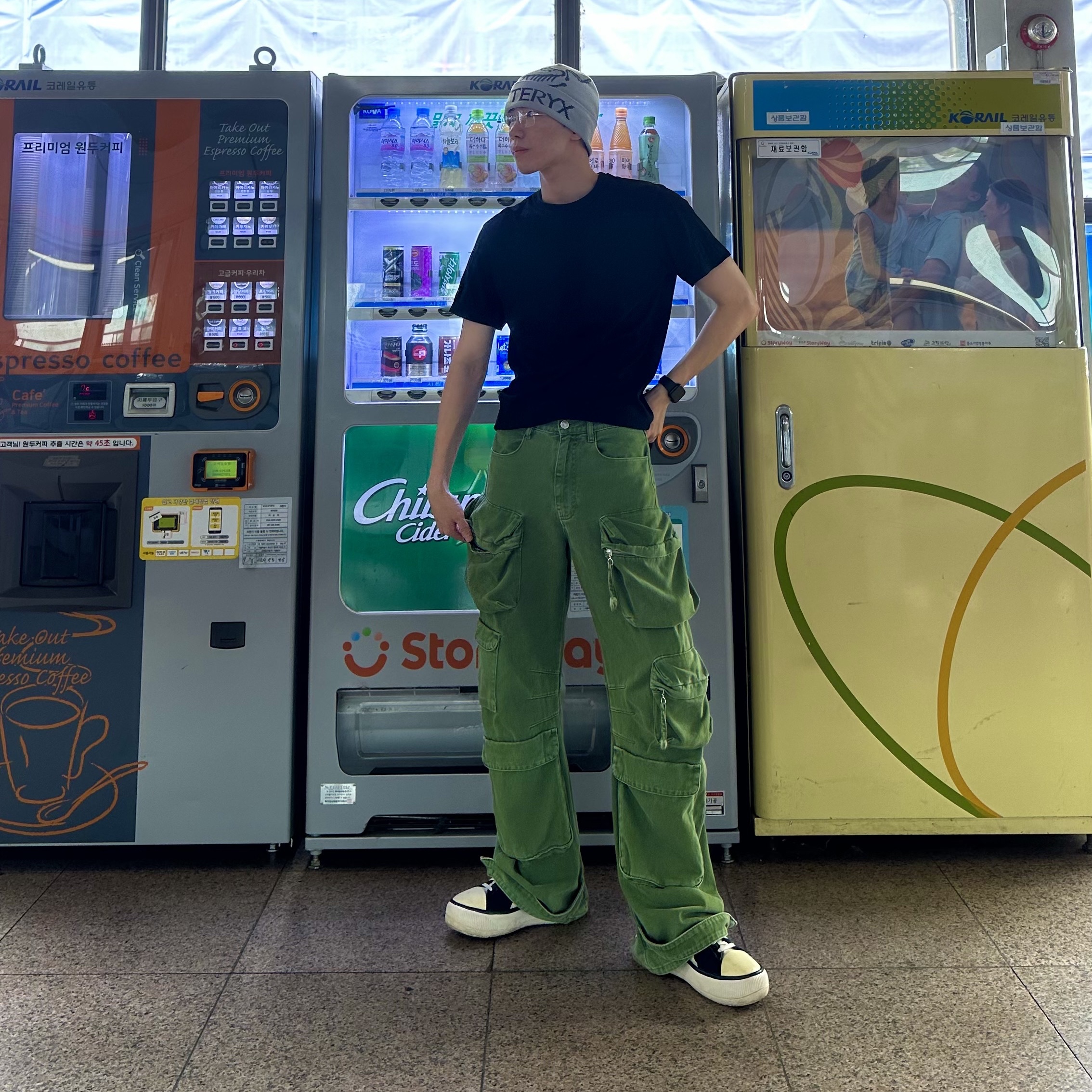 Arc'teryx Bird Word Toque Orca, Zara Utility Pocket Pants Green 착용 스타일 - 1
