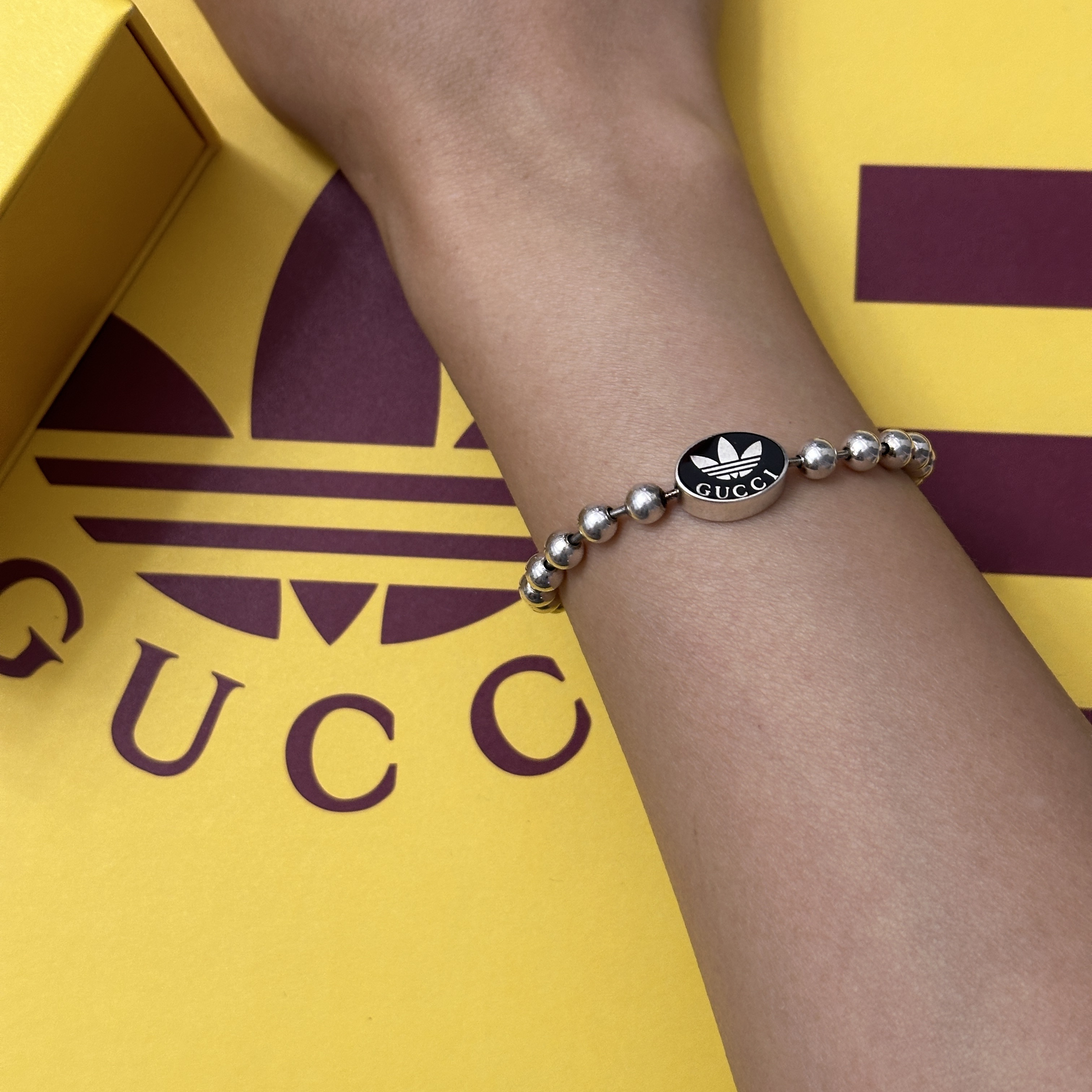 Gucci x Adidas Charm Boule Bracelet Silver 착용 스타일