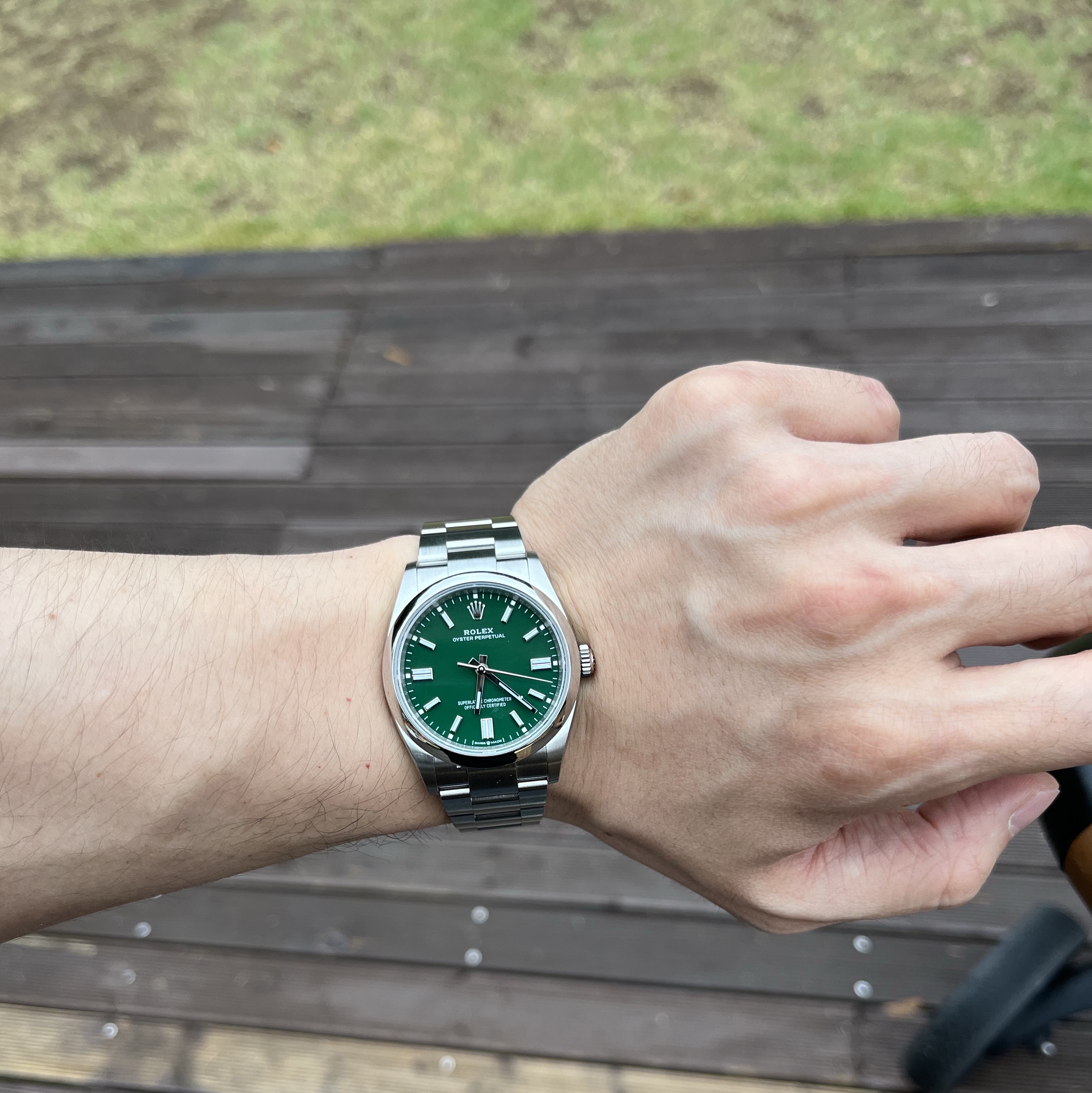 Rolex Oyster Perpetual 36mm 126000 Green Oyster 착용 스타일