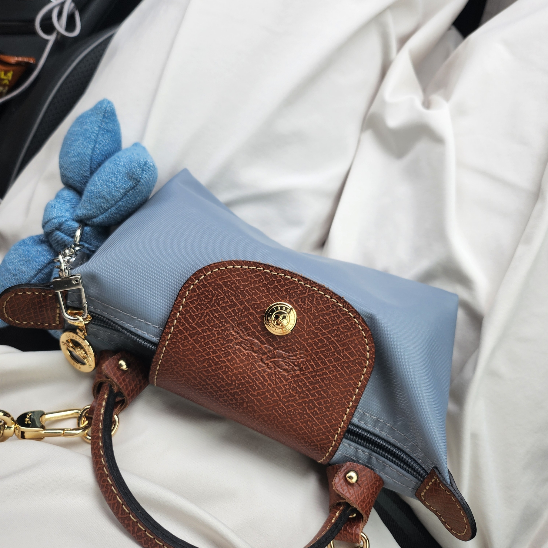 [KREAM 단독] PVCS x Bloomingtale Ribbon Denim Keyring Light blue Denim 착용 스타일