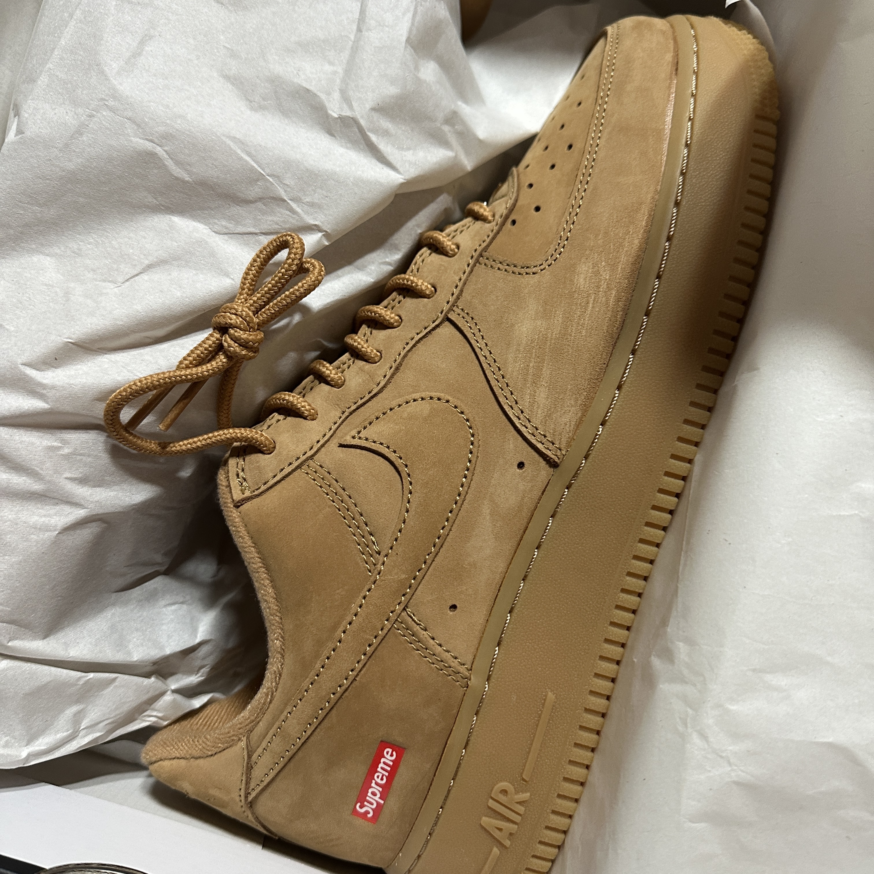 Nike x Supreme Air Force 1 Low Flax 착용 스타일