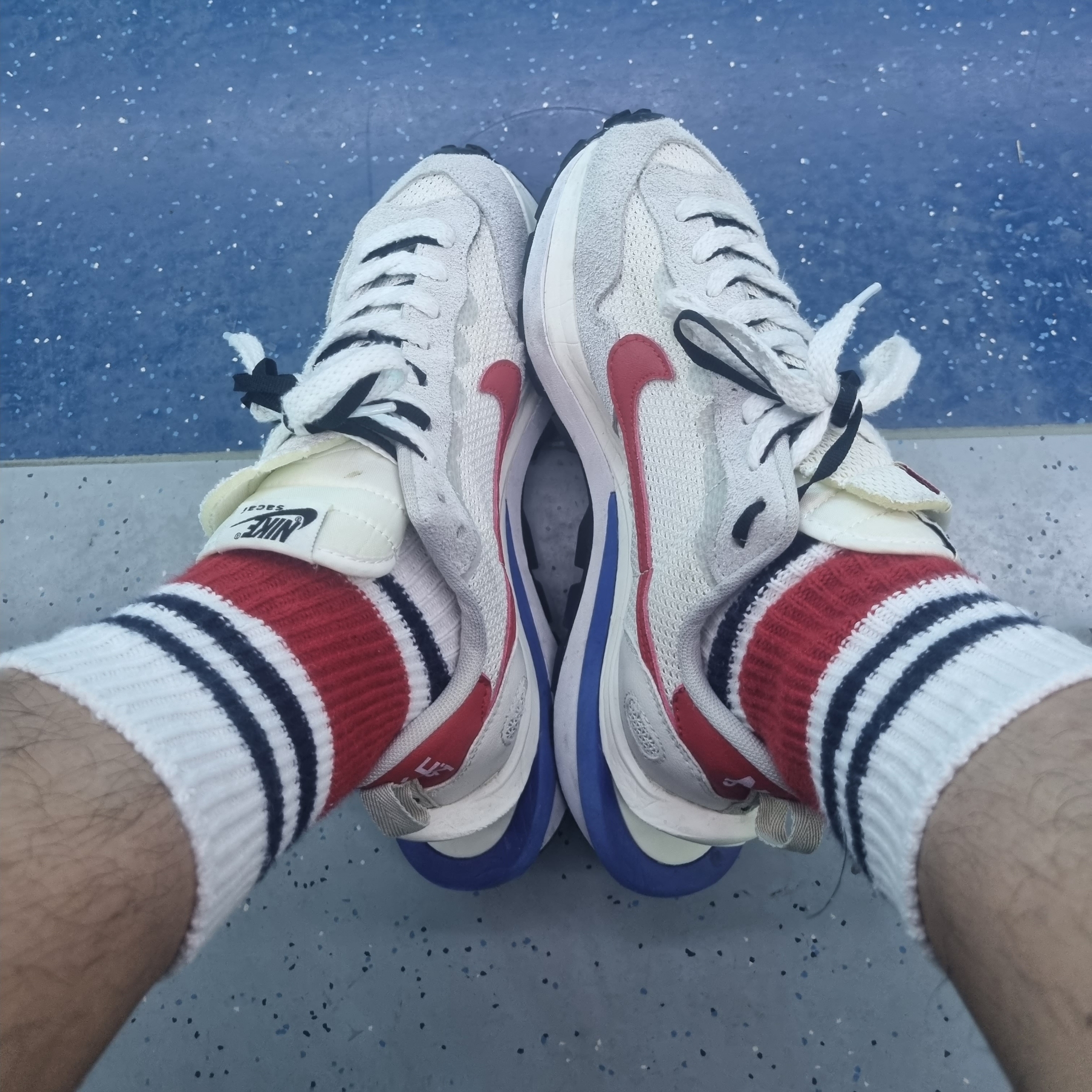 Nike x Sacai VaporWaffle Royal Fuchsia 착용 스타일
