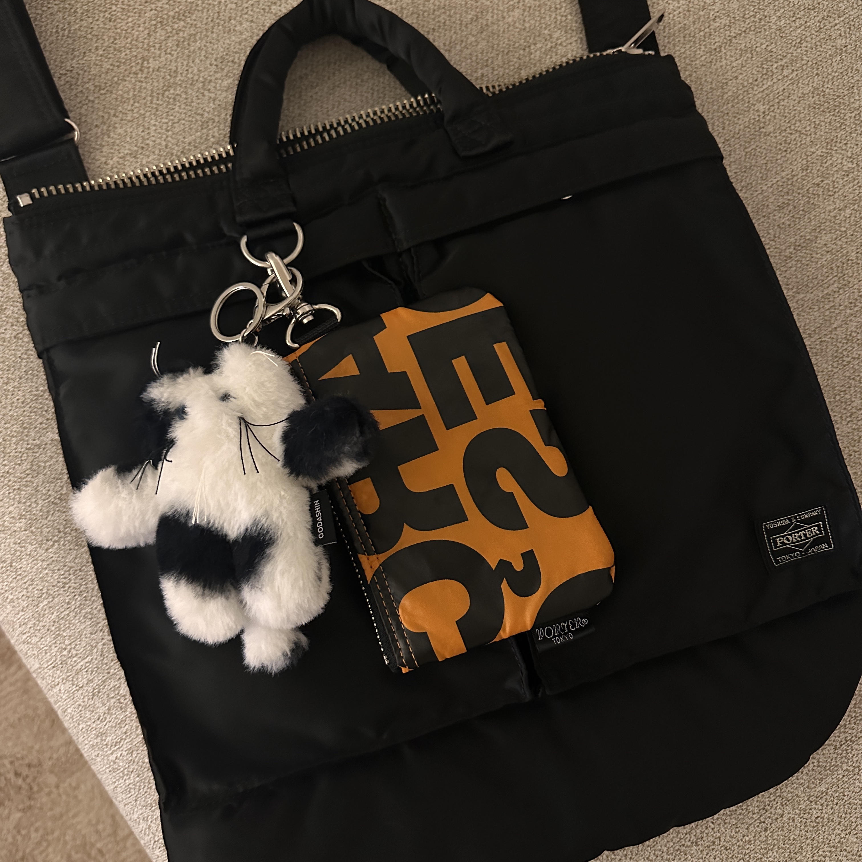 Porter x Comme des Garcons Tanker Helmet Bag S Black 착용 스타일