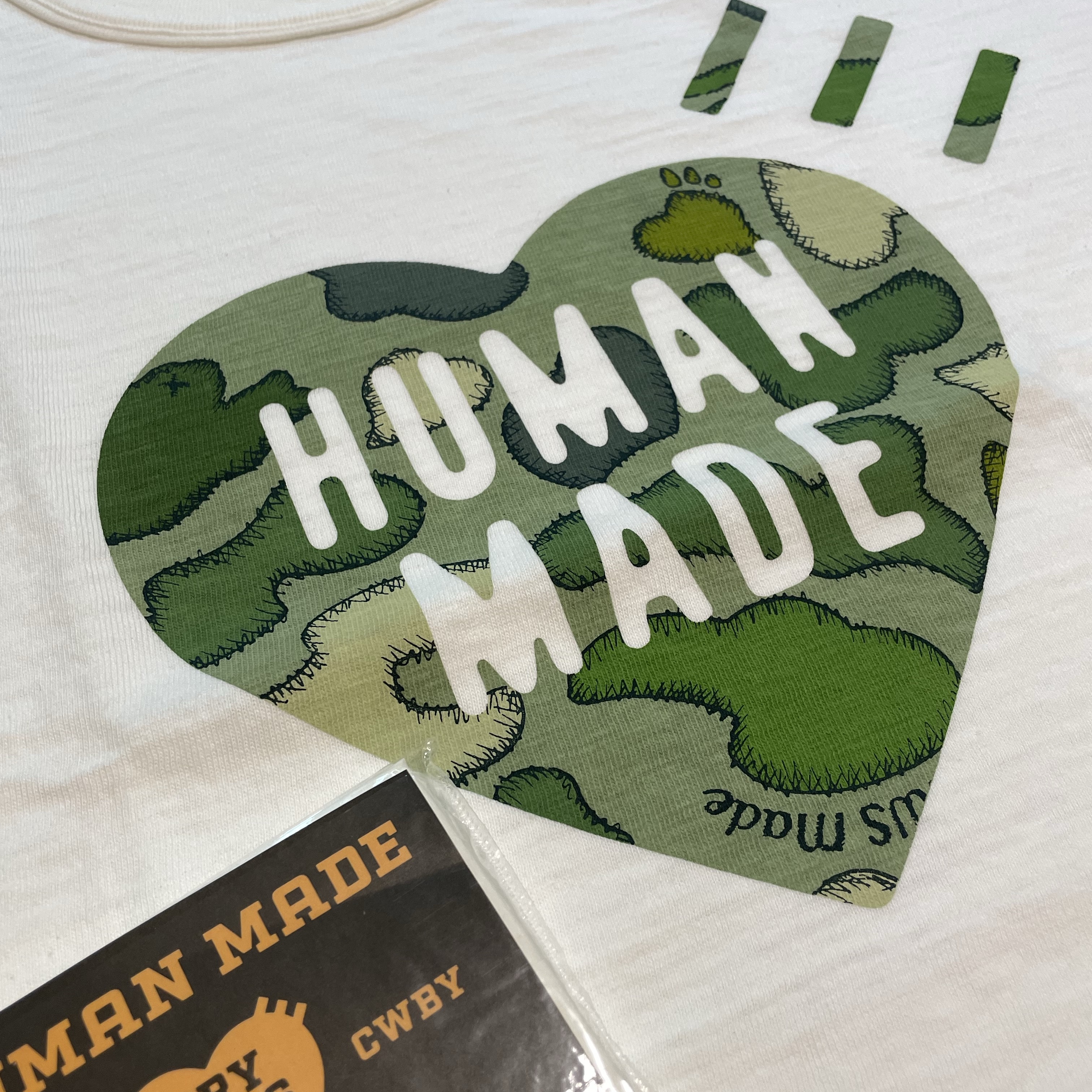 Human Made x Kaws Graphic T-Shirt #1 White 착용 스타일 - 3