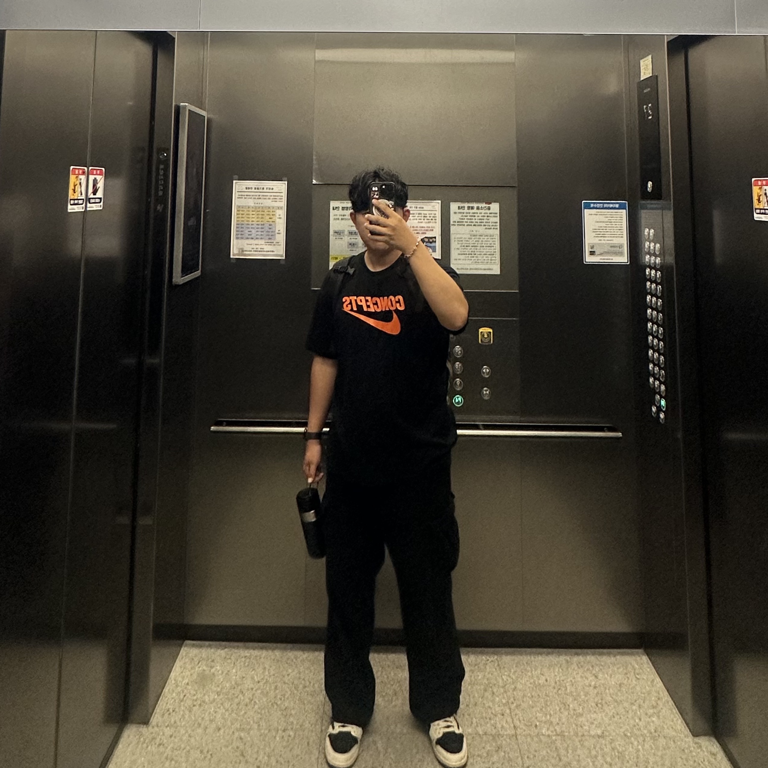 Nike x Concepts SB T-Shirt Black, (W) Jordan 1 x Travis Scott Retro Low OG SP Medium Olive 착용 스타일