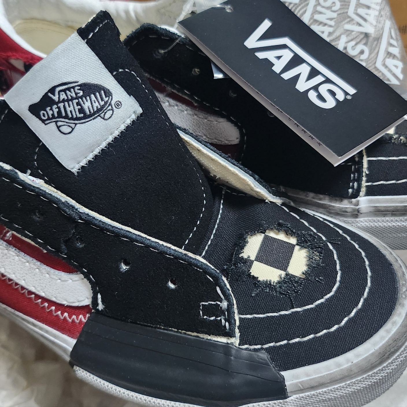 Vans Sk8-Low Reconstruct Stressed Check Black Red 착용 스타일