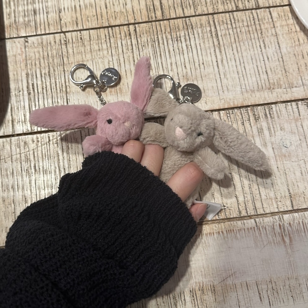 Jellycat Bashful Bunny Bag Charm Beige 착용 스타일