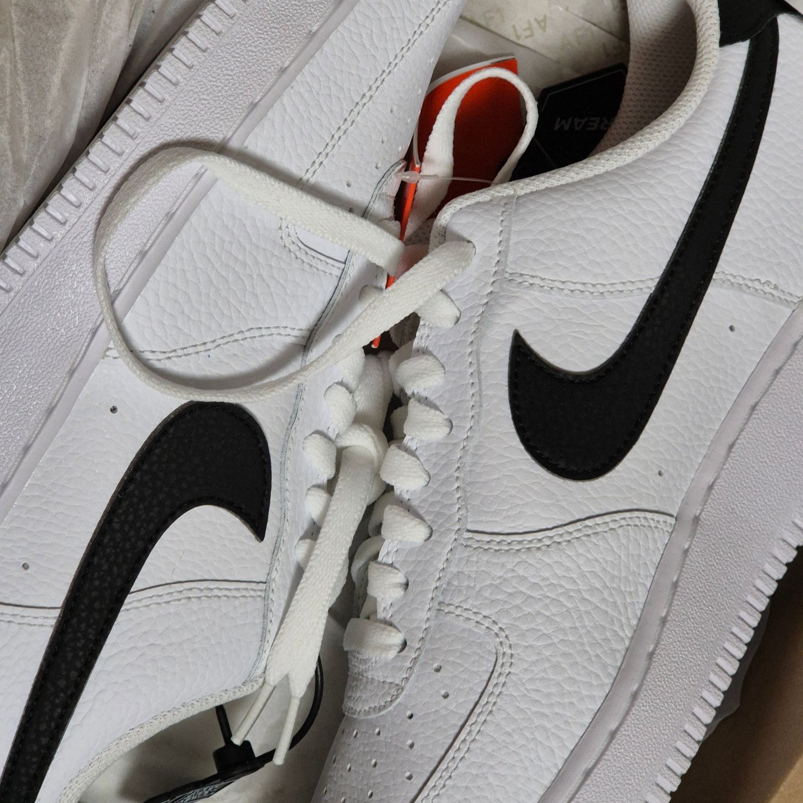 Nike Air Force 1 '07 White Black 착용 스타일