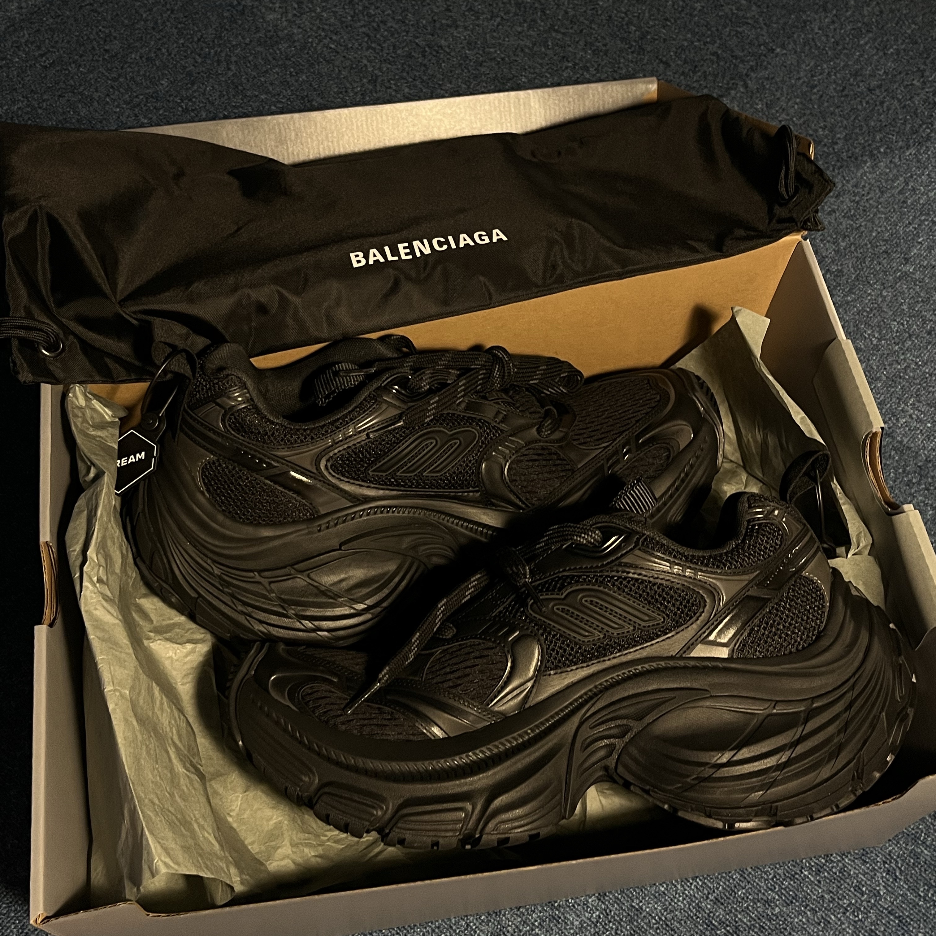 Balenciaga 10XL Sneakers Black 착용 스타일