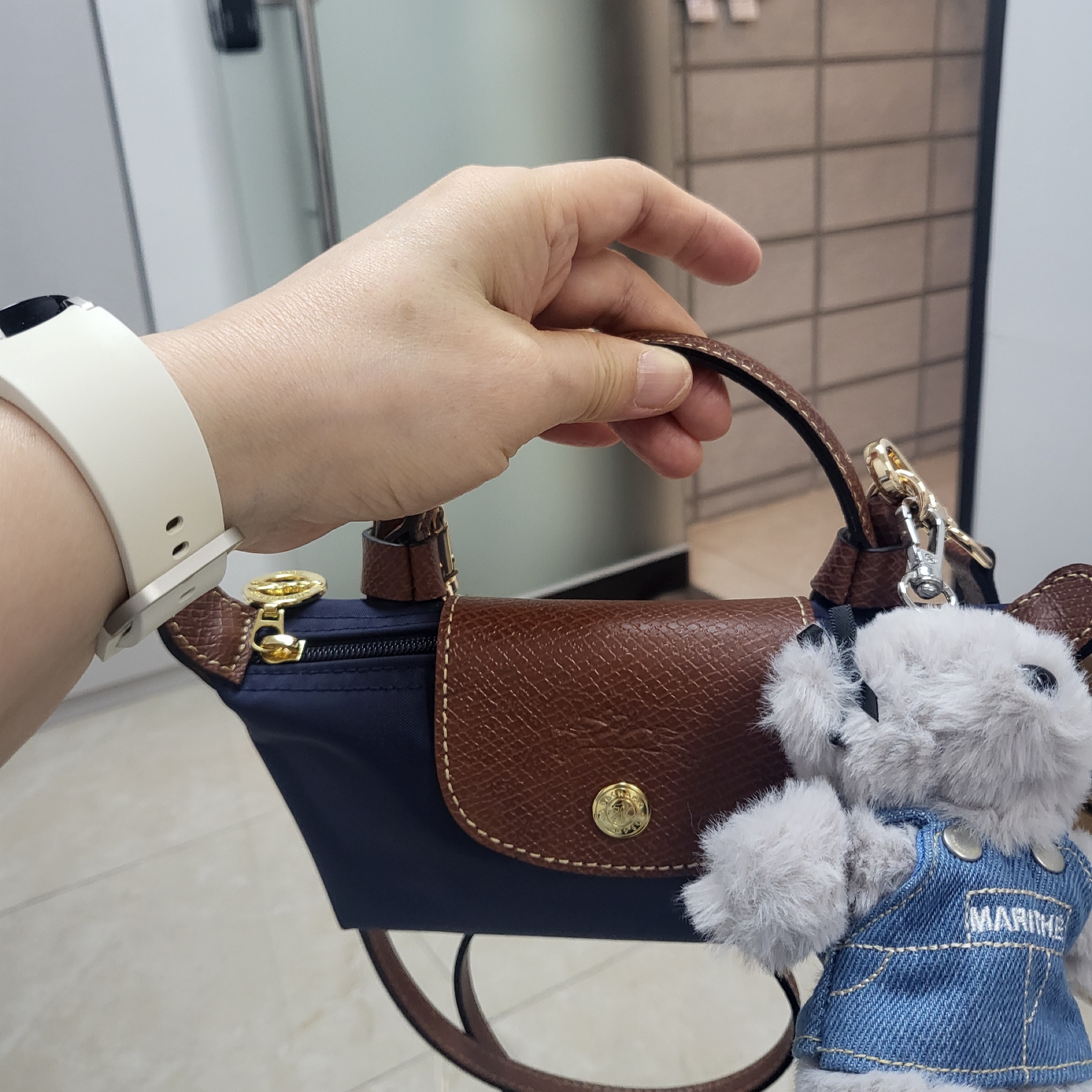 Longchamp Le Pliage Original Handle Pouch Blue Navy 착용 스타일 - 1