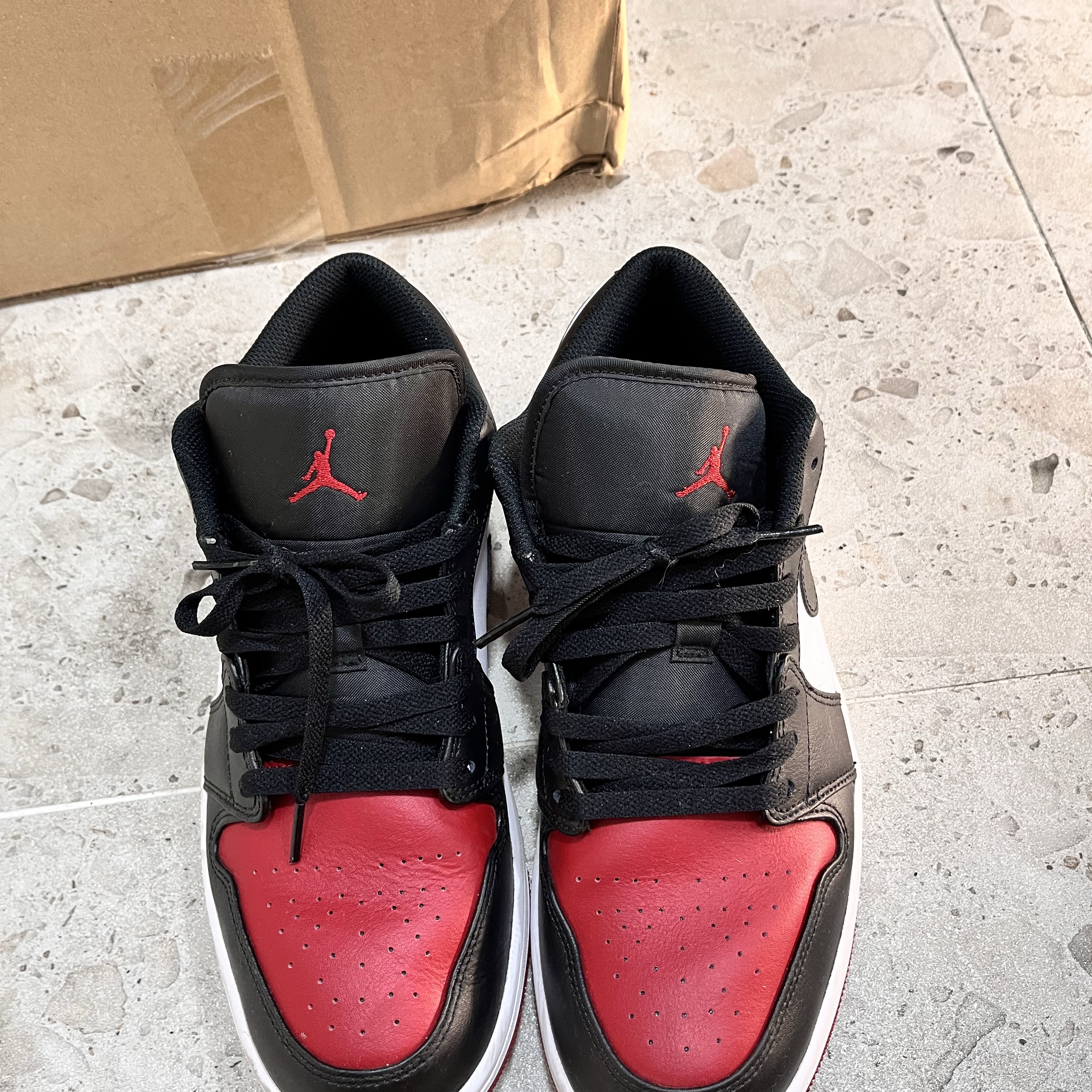 Jordan 1 Low White Varsity Red 착용 스타일