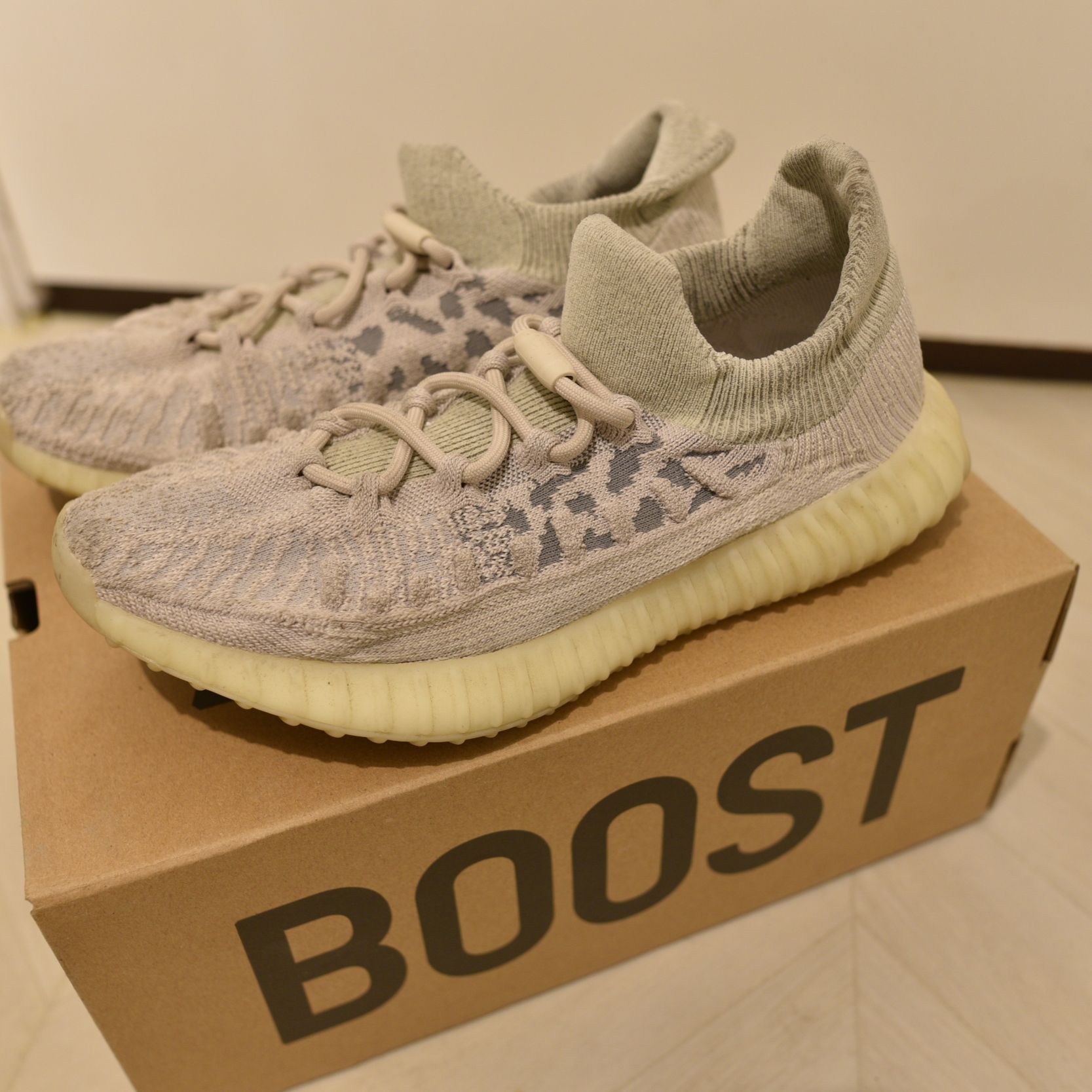Adidas Yeezy 350 V2 CMPCT Slate Bone 2022/2023 착용 스타일