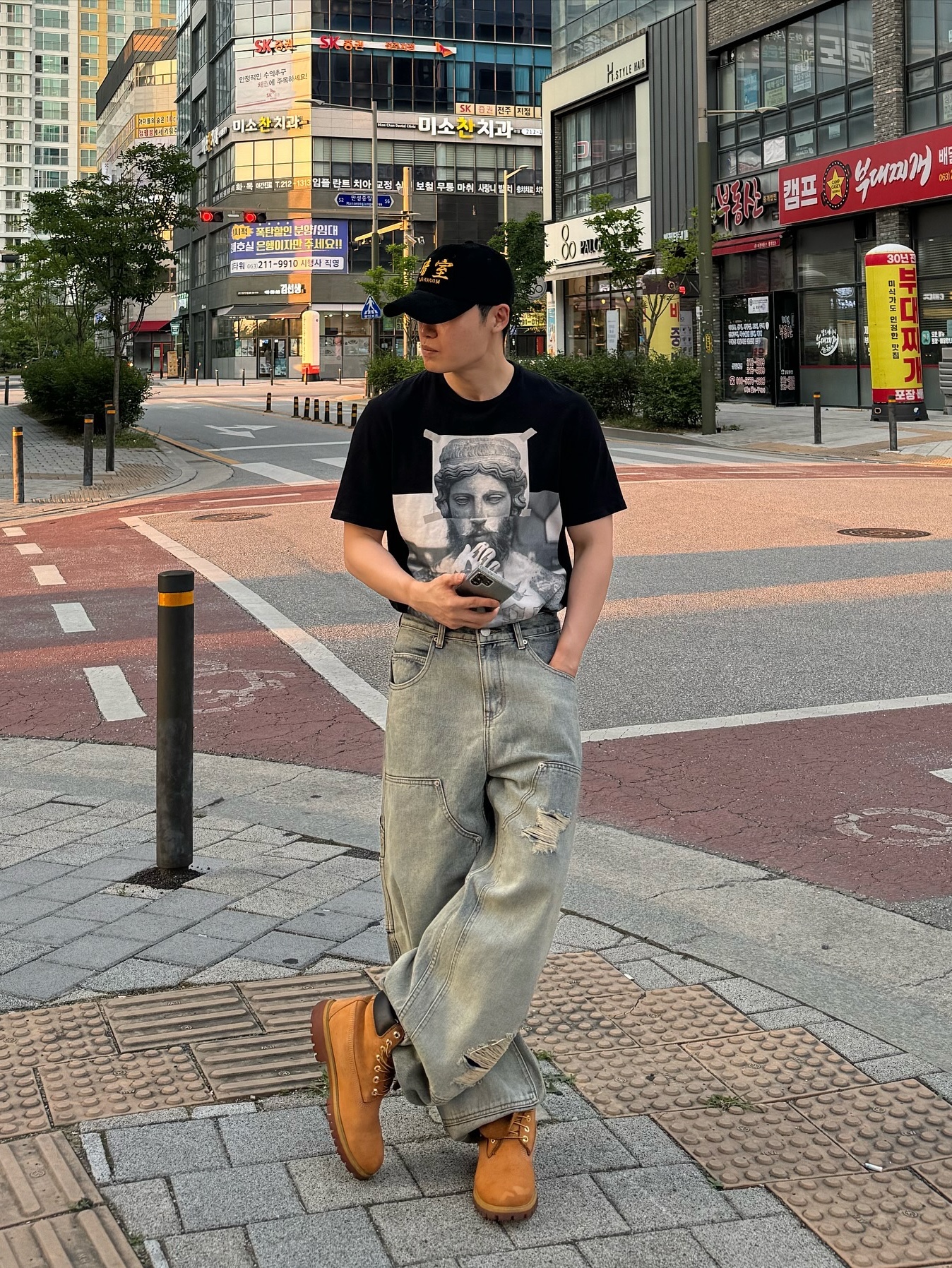 Millo Archive Damage Carpenter Pants Sand Blue 착용 스타일 - 1