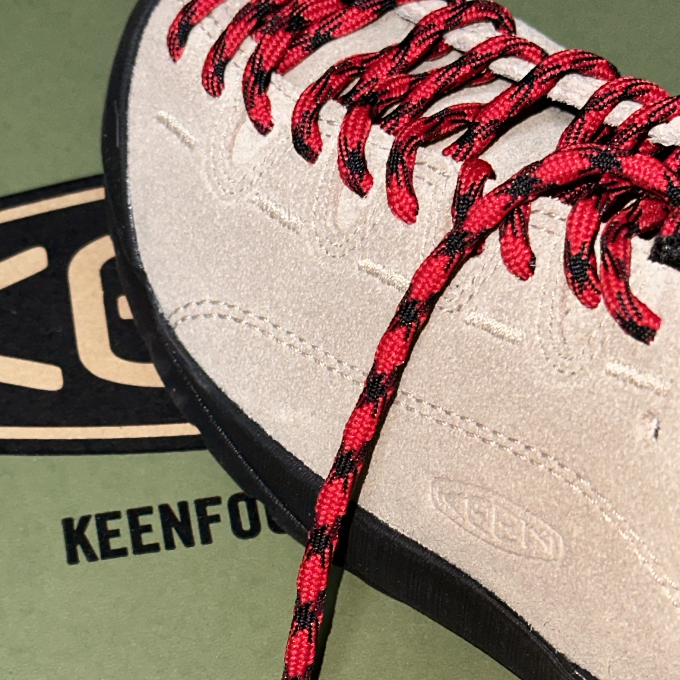 (W) Keen Jasper Suede Sneakers Silver Mink 착용 스타일