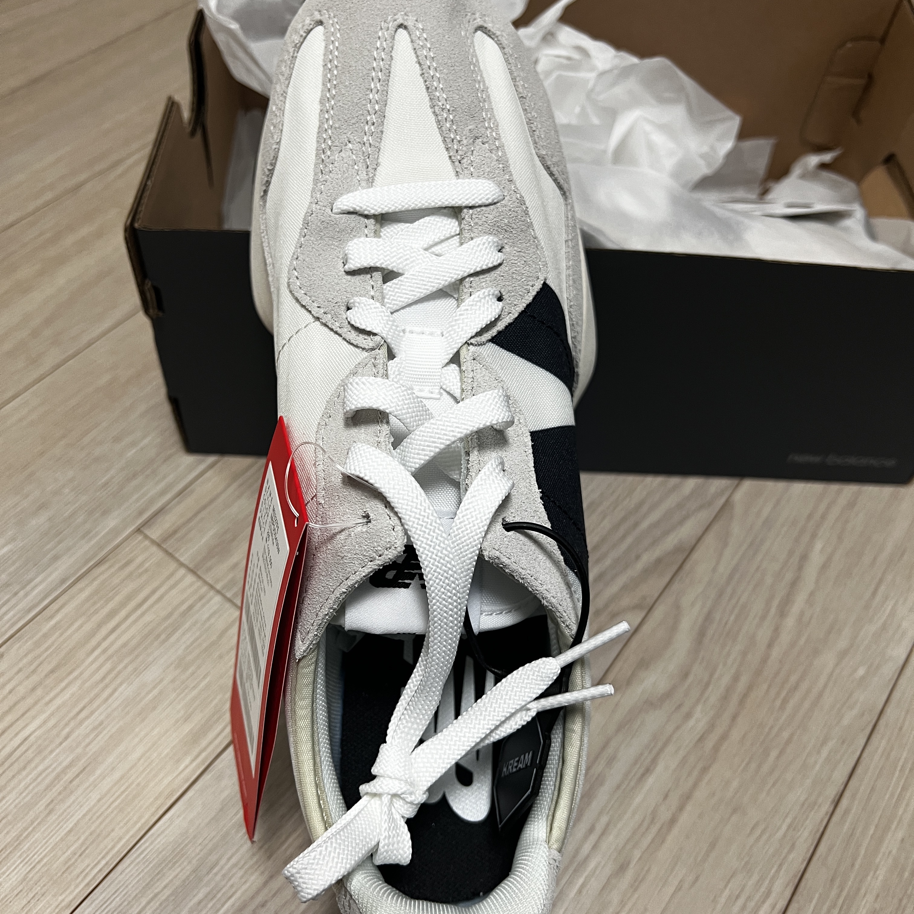 New Balance 327 White Black 착용 스타일 - 6