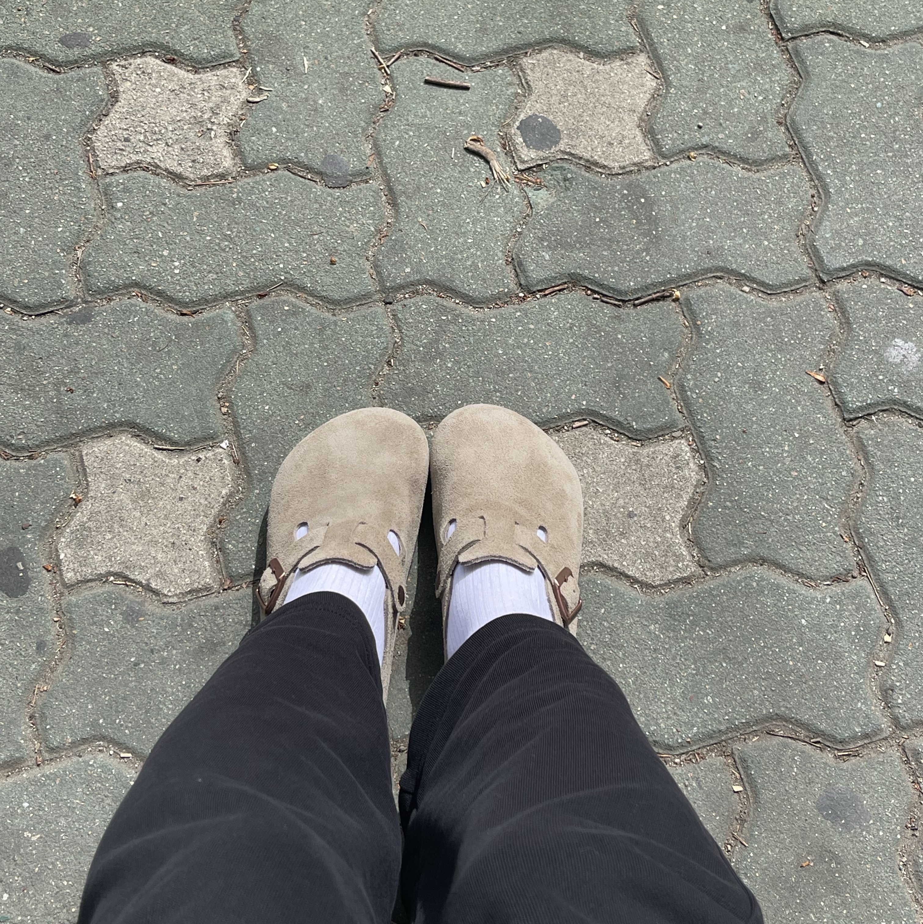 Birkenstock Boston Soft Footbed Taupe - Regular 착용 스타일
