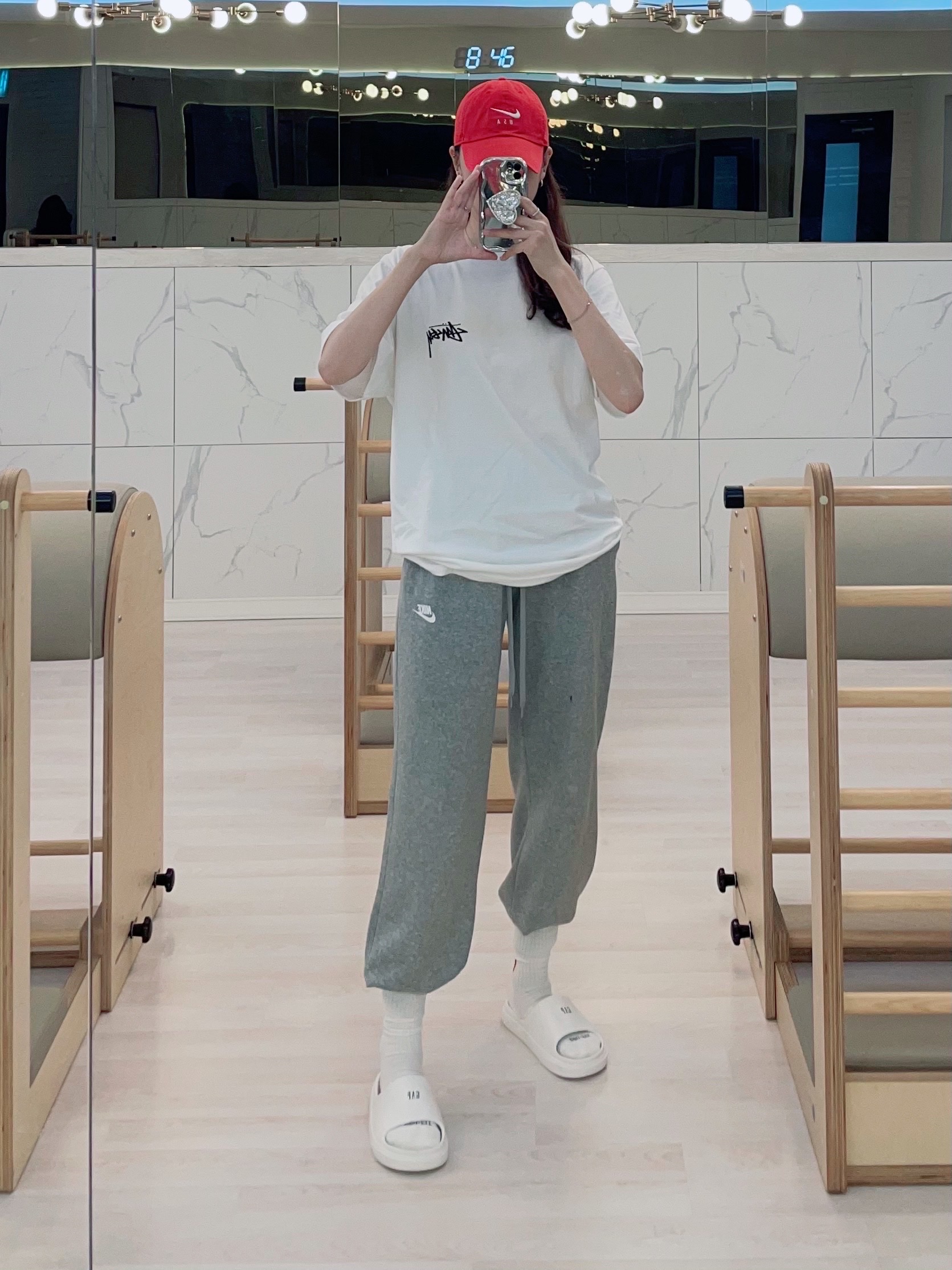 (W) Nike Club Fleece Pants Grey - US/EU, Stussy Cherries T-Shirt White 착용 스타일 - 1