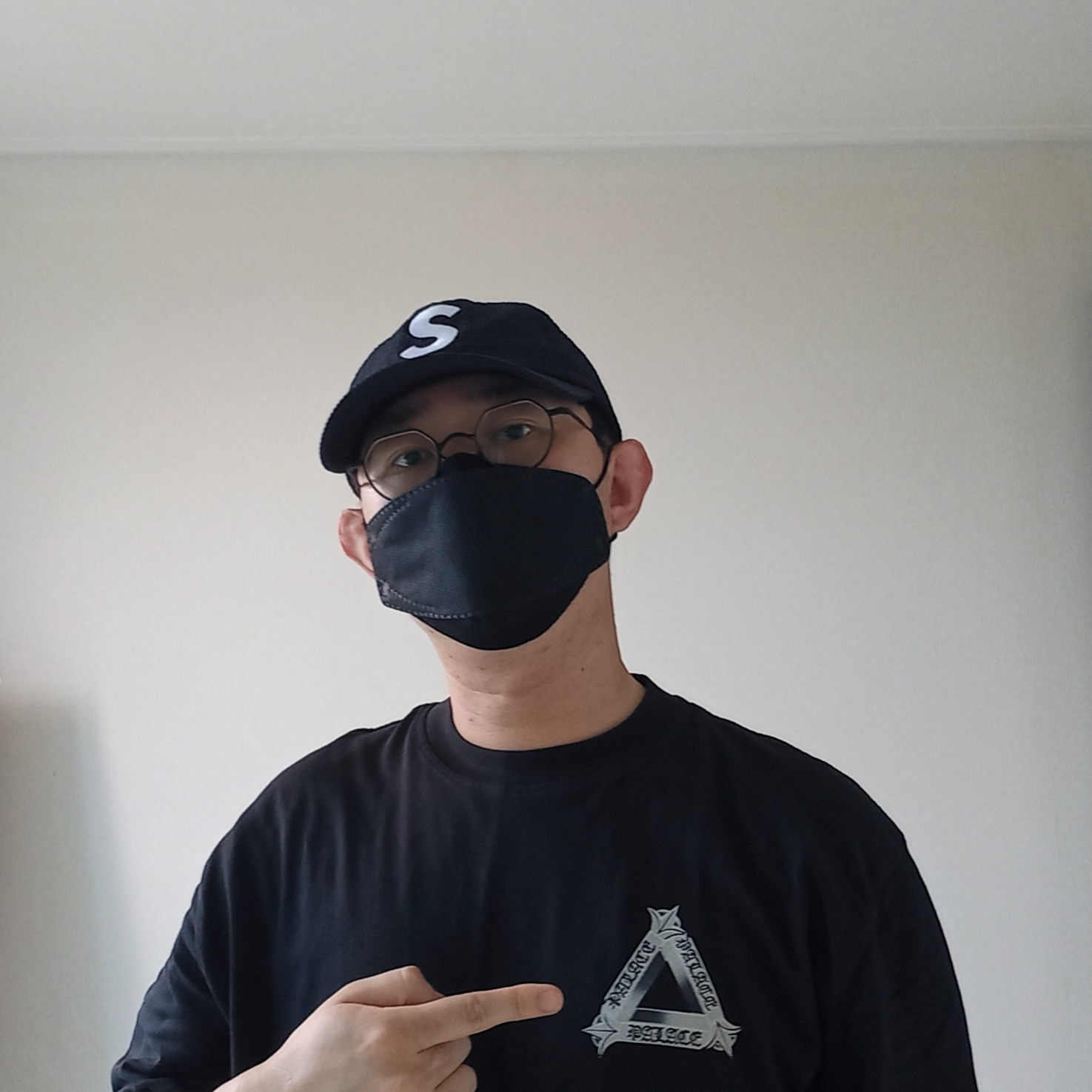 Palace Tri-OG T-Shirt Black - 24SS, Supreme x Nike Denim Short Black - 24SS 착용 스타일 - 5