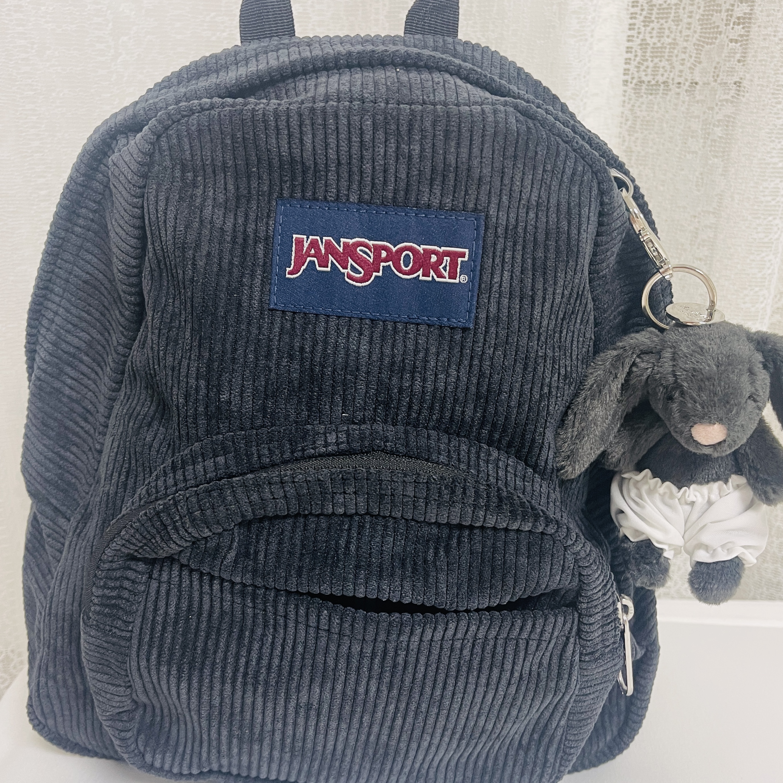 Jansport Half Pint FX Corduroy Mini Backpack Black 착용 스타일