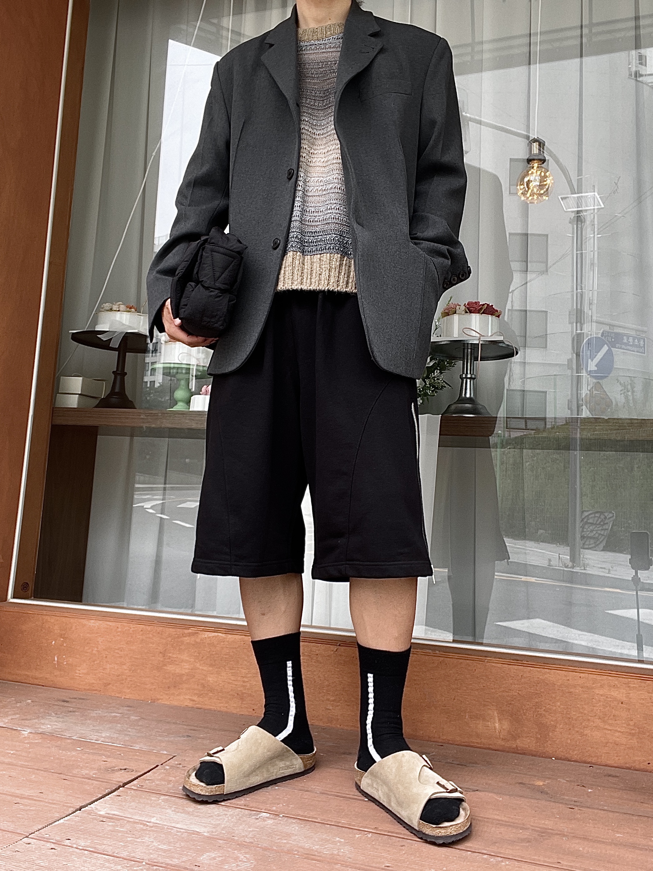 Birkenstock Zurich Suede Leather Taupe - Regular, Bottega Veneta Padded Tech Cassette Black 착용 스타일 - 4