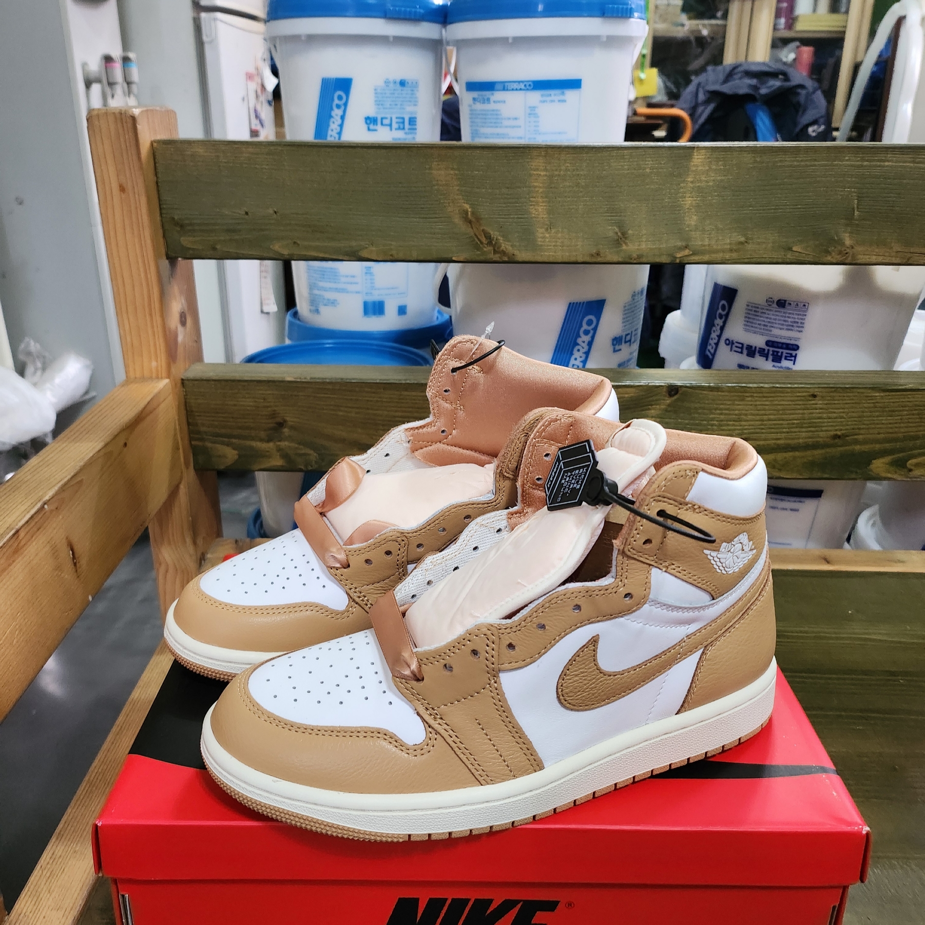 (W) Jordan 1 Retro High OG Praline 착용 스타일 - 2